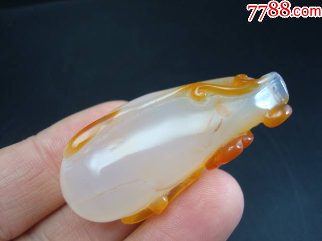 玉髓玻璃种俏皮福瓜挂件