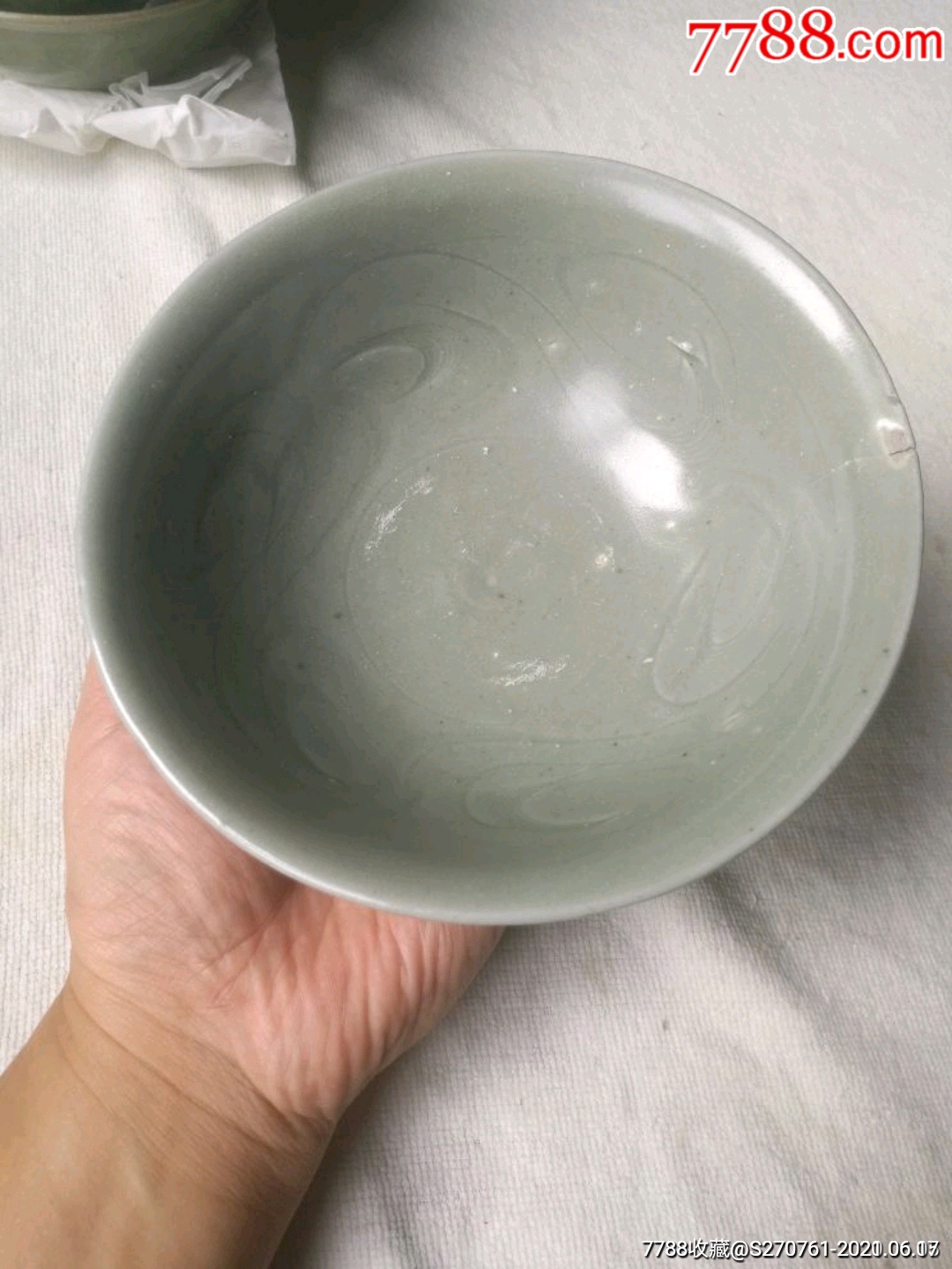 元代双面刻花的龙泉碗