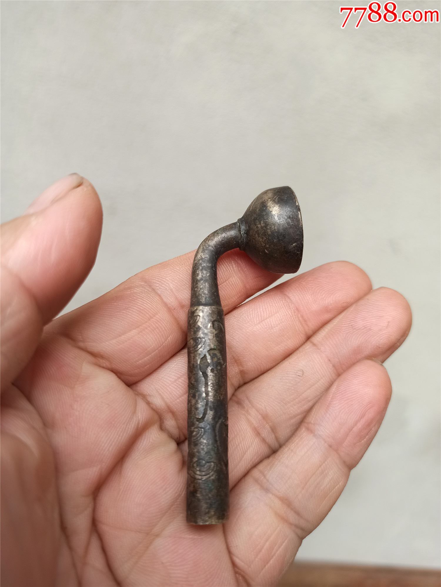 有雕工的铜器杂件全品如图所示是个配件懂的买手工雕刻的蝙蝠寓意是福