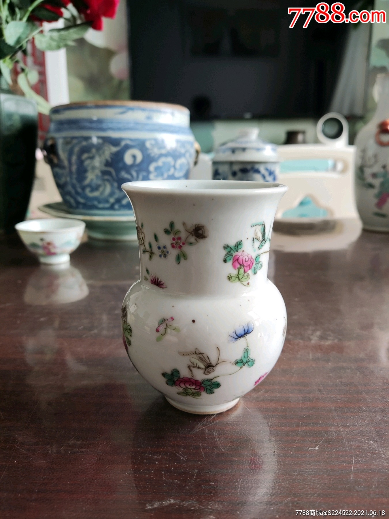 民国粉彩虫草纹渣斗