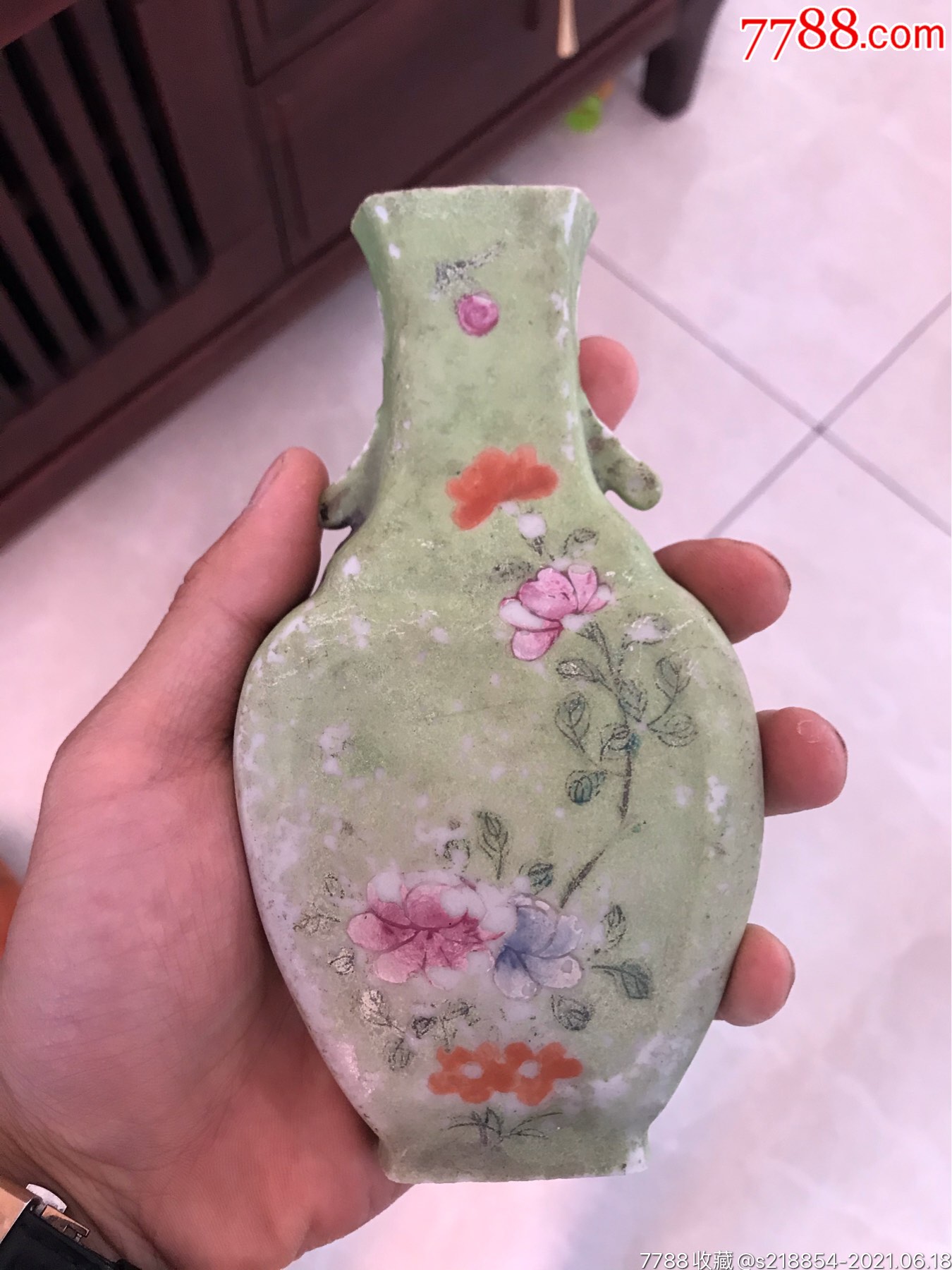 清代绿地粉彩壁瓶