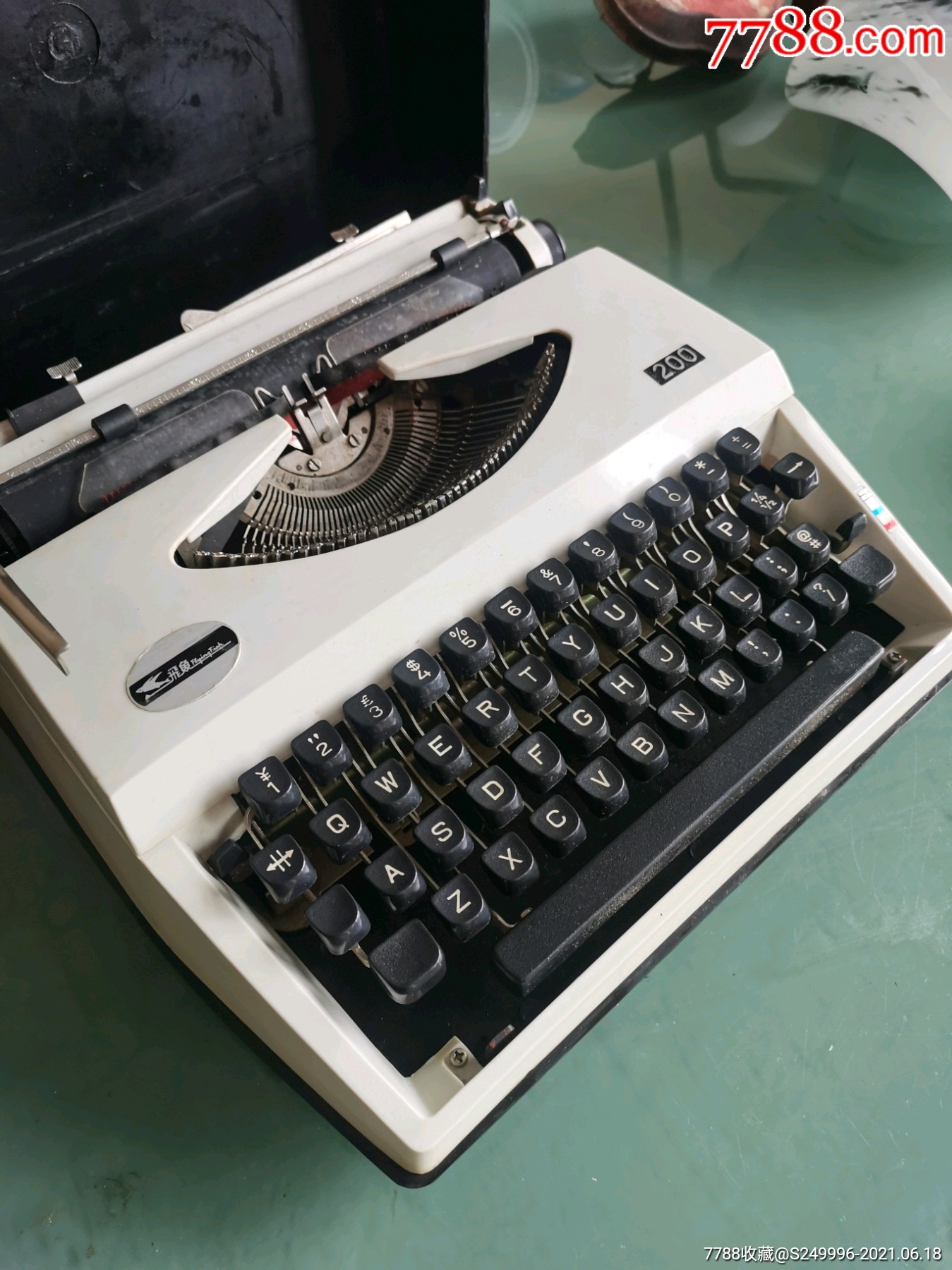 飞鱼牌老式手提打字机