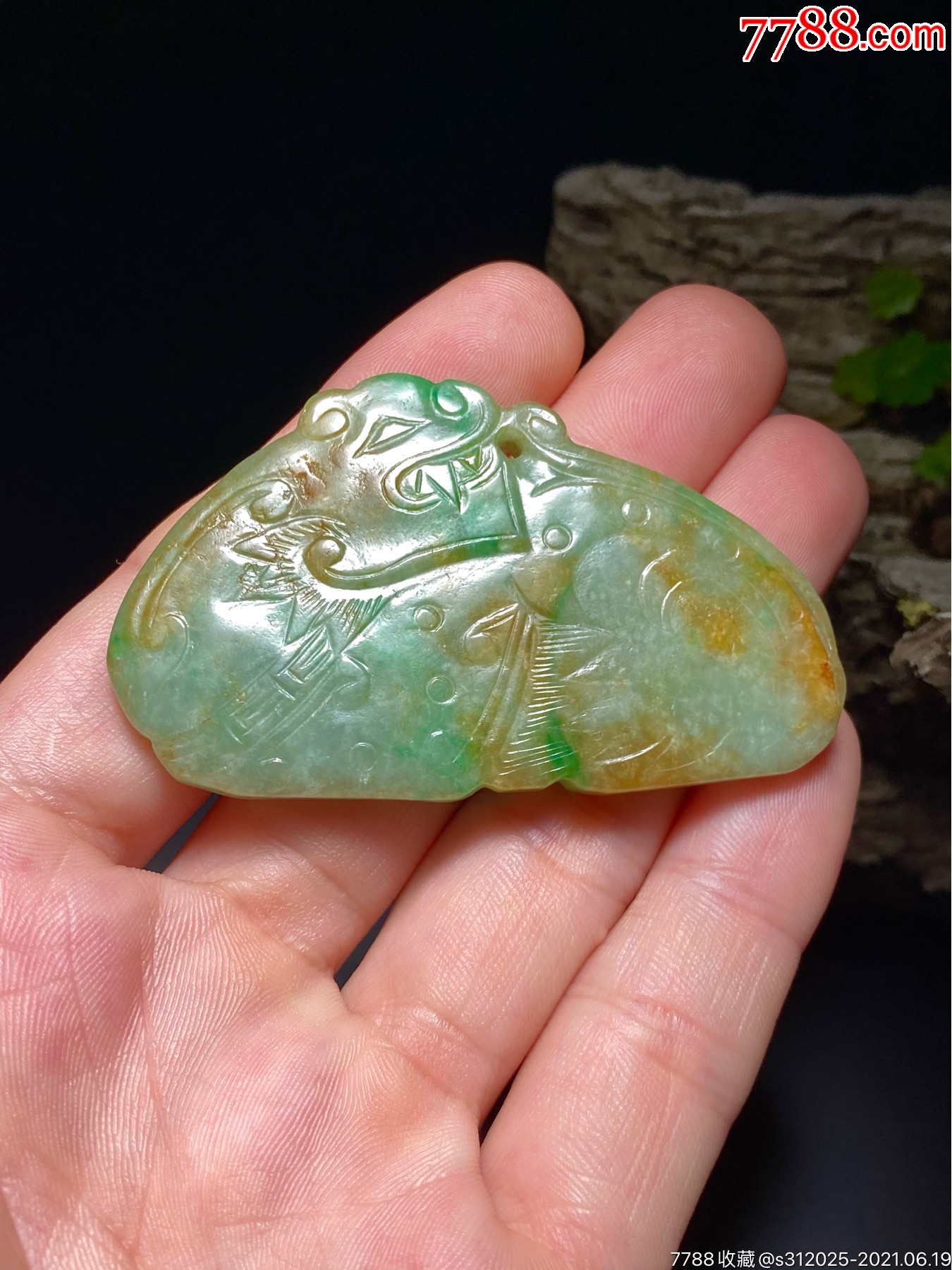 清朝老黄加绿翡翠龙虎玉珮