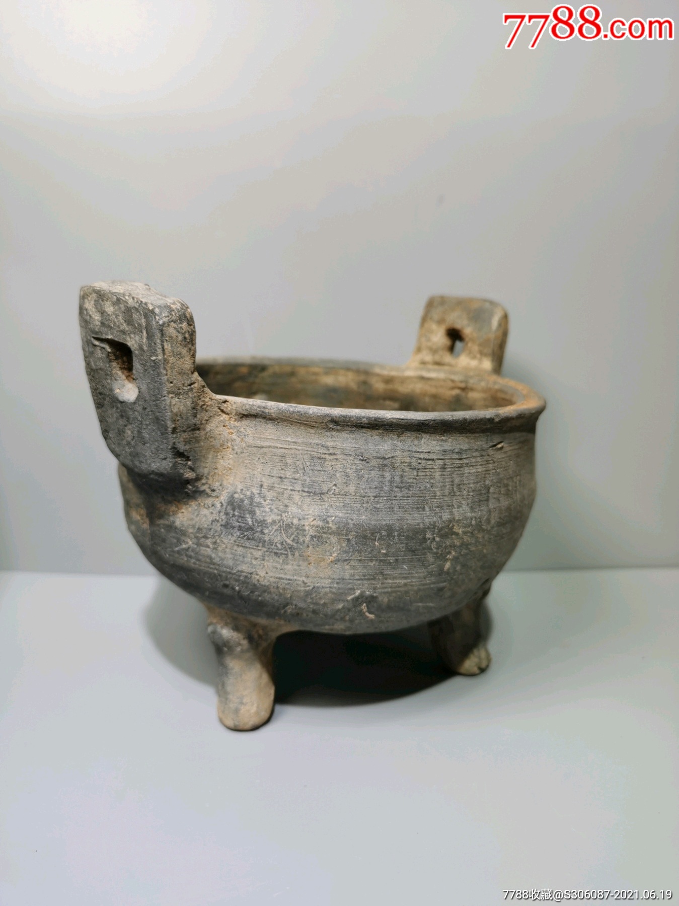 春秋,陶鼎.双耳距17,高14.三足完整带工,高温硬胎,末图口沿