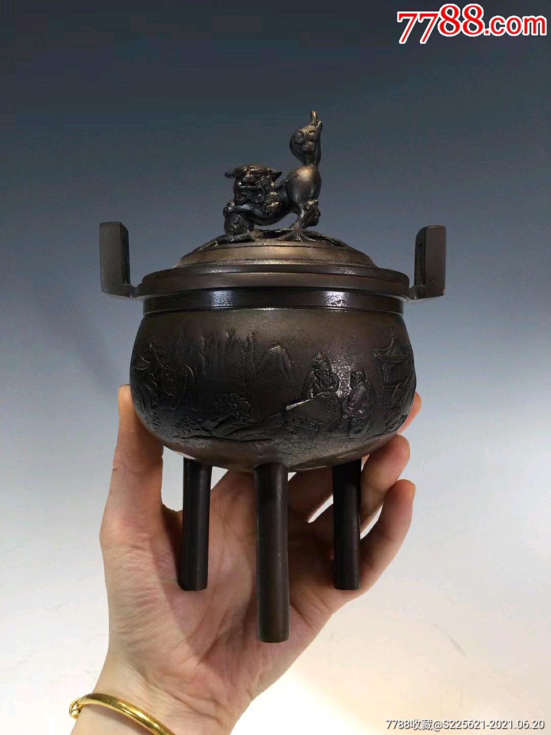 民国铜制刻山水人物双耳三足香薰炉