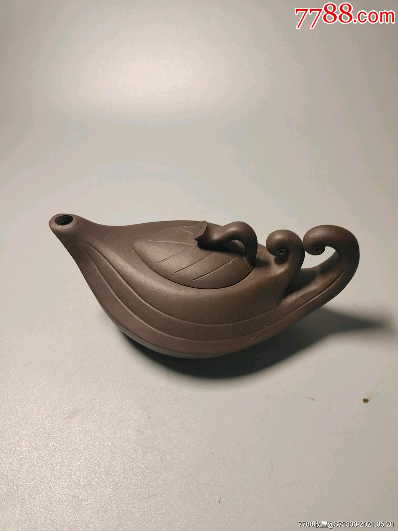 仿名人款,树叶船造型紫砂壶一把