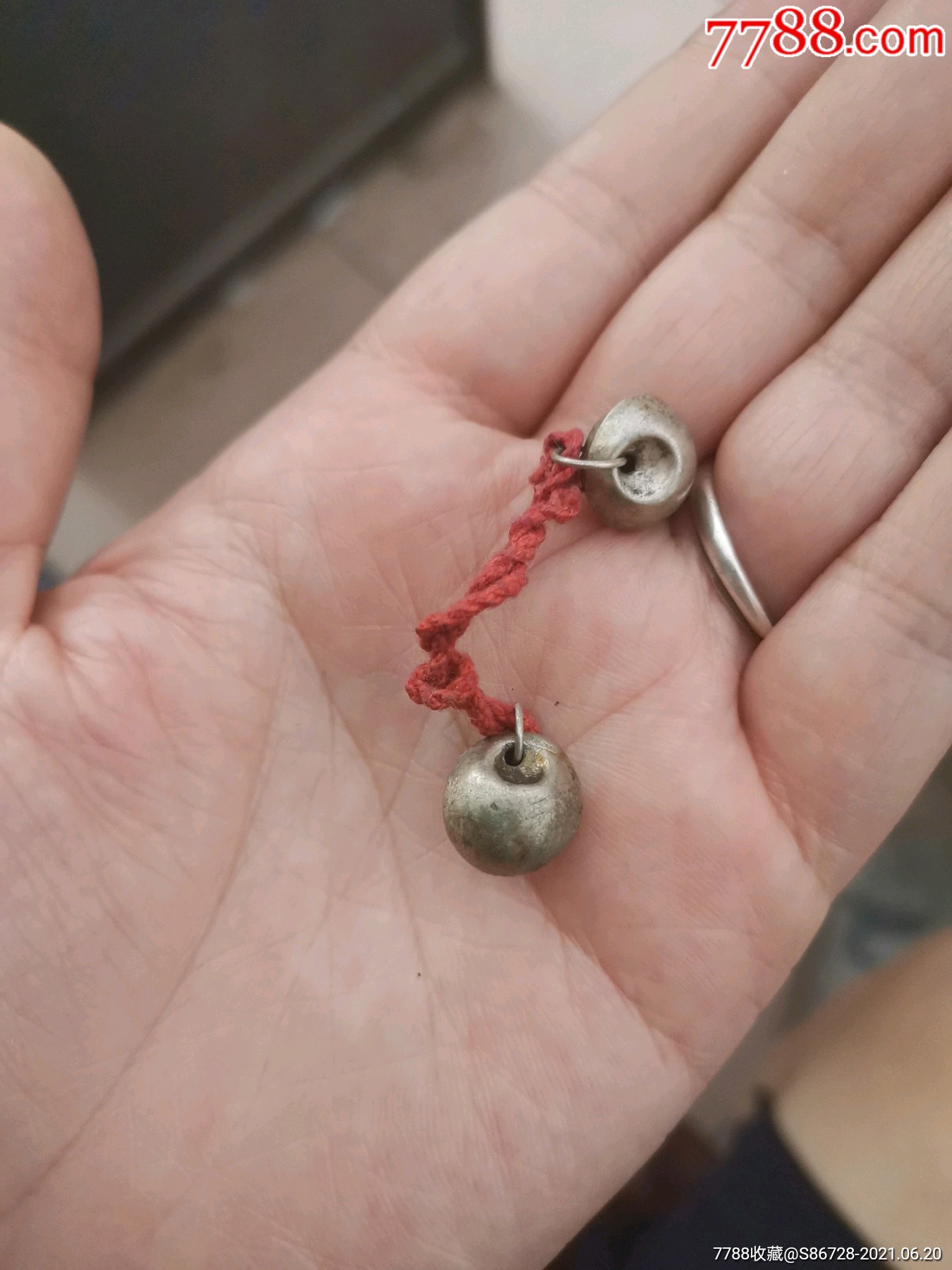 传世袖珍老银铃铛一对