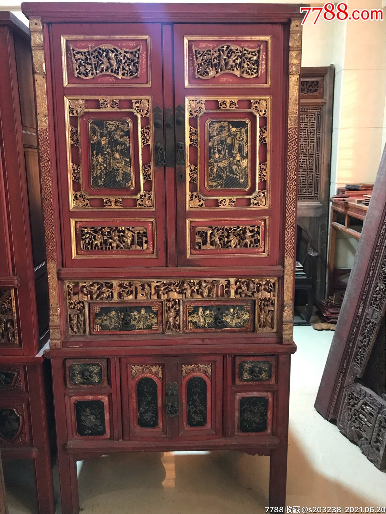 古玩古董老家具收藏居家实用摆设闽南镂空鎏金雕花木柜子一个