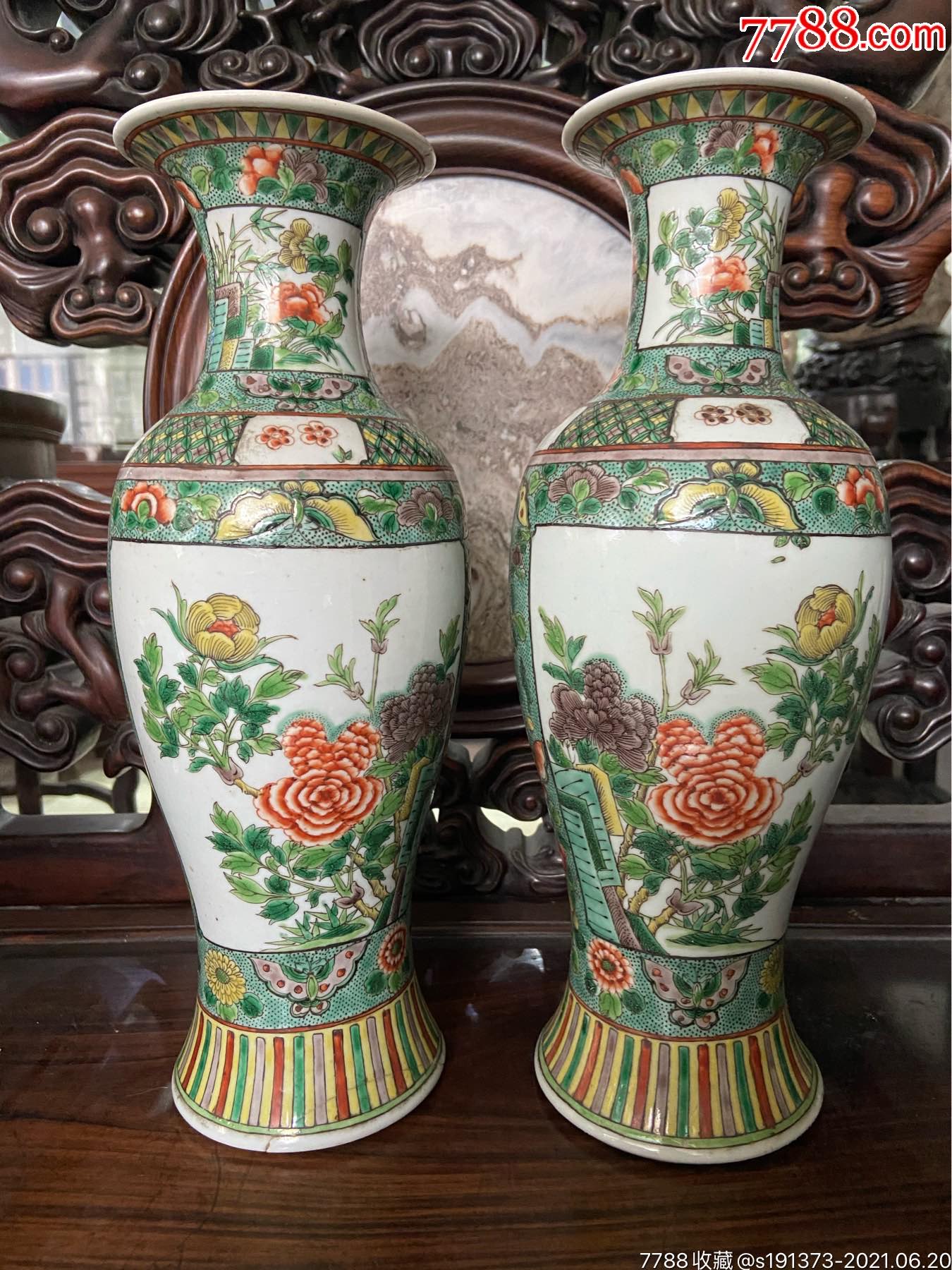 晚清五彩蝶恋花花瓶一对