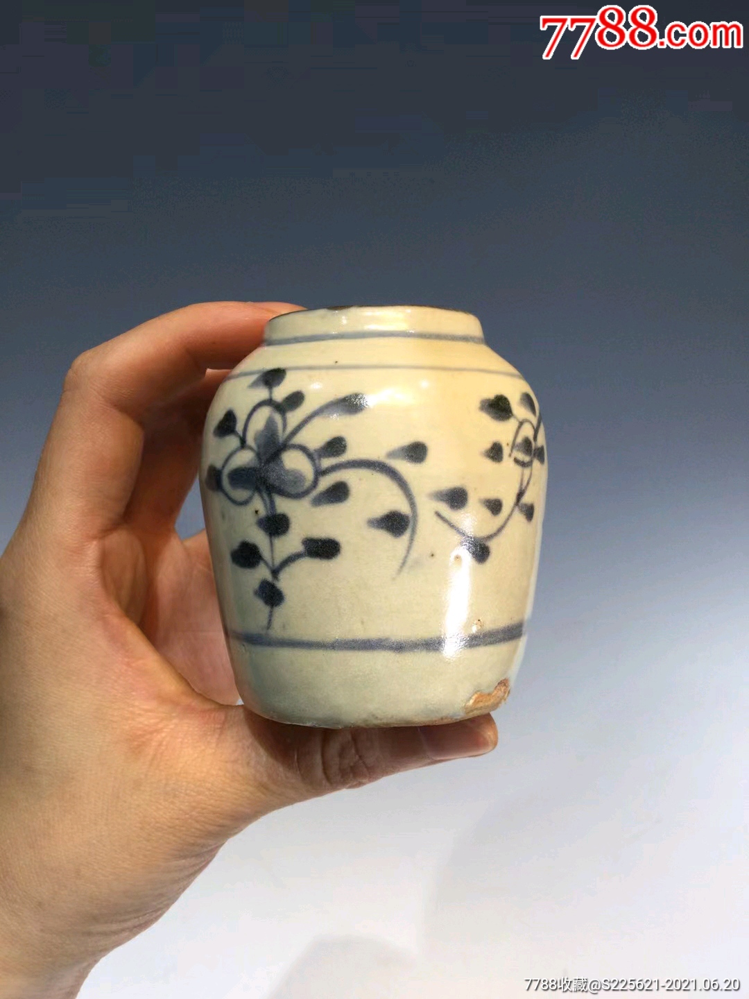 明代青花花卉纹小罐