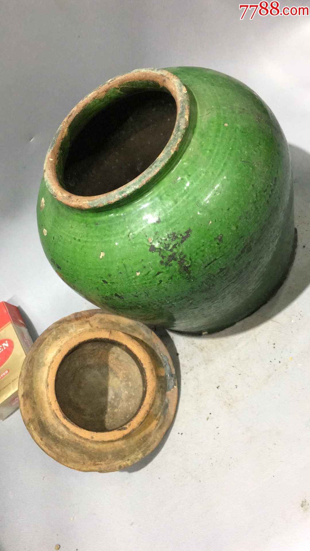 绿釉罐子