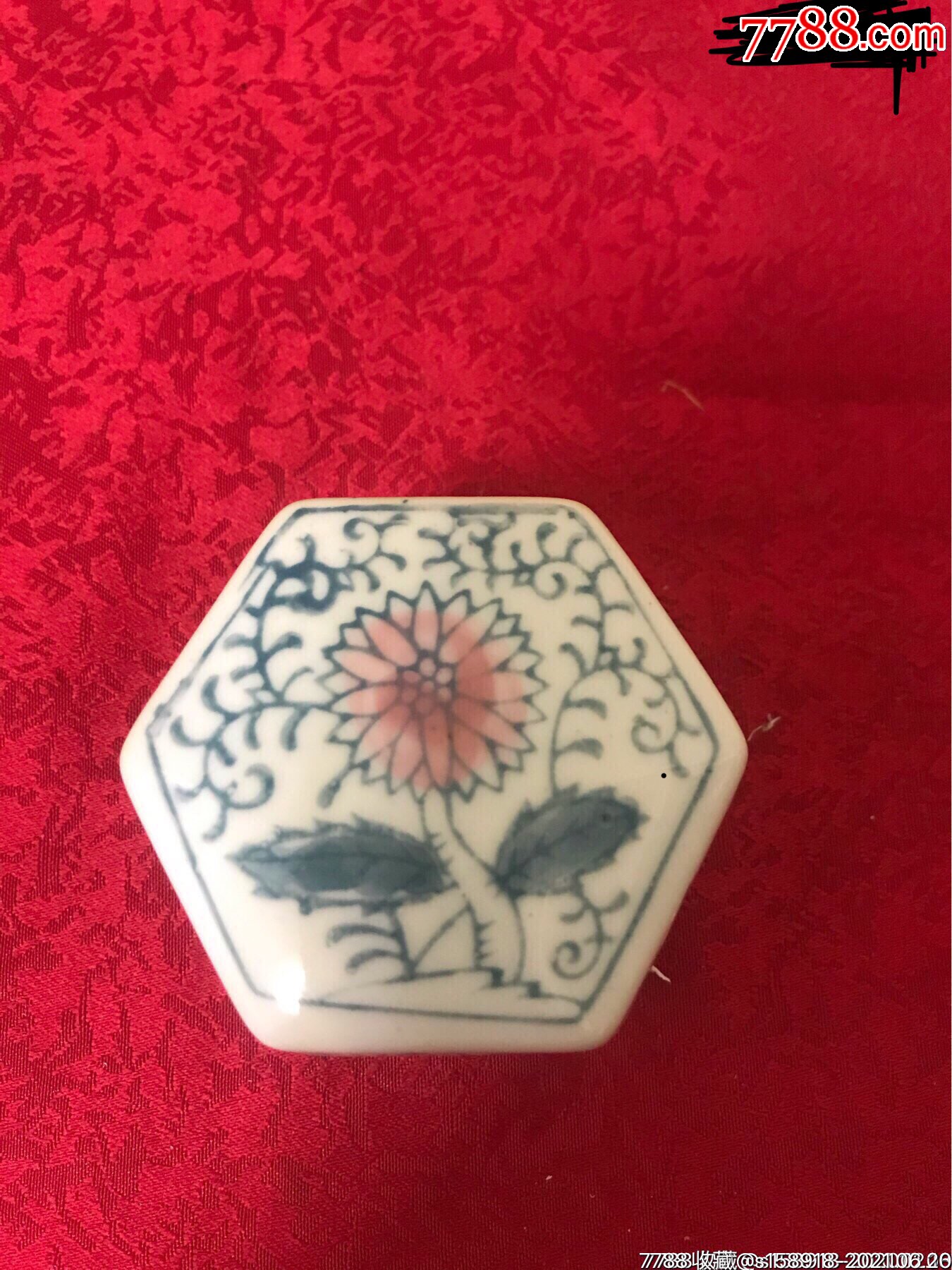 民国斗彩花卉六棱全品印泥盒