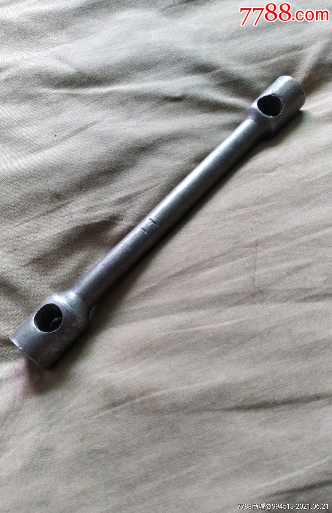 老式特种套筒扳手一个