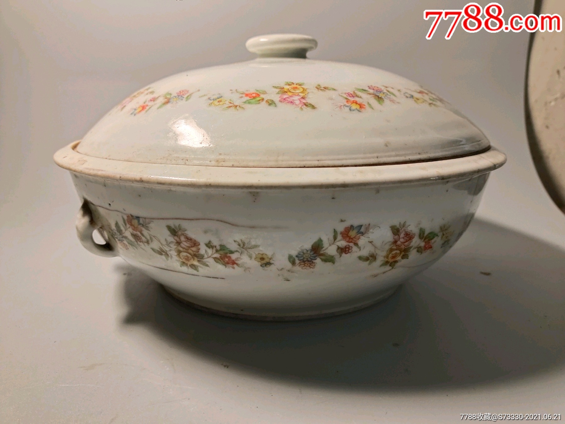 民国瓷带底款带盖大汤碗一只开线