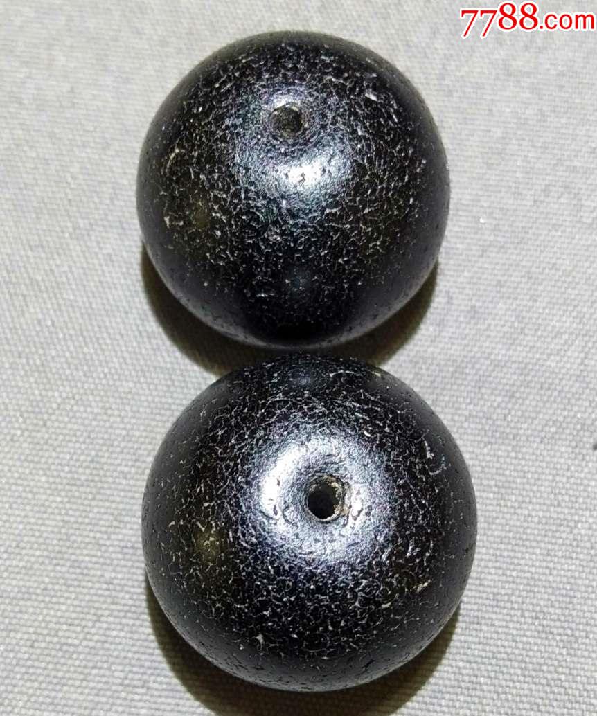 4929特大黑玛瑙老珠子2个