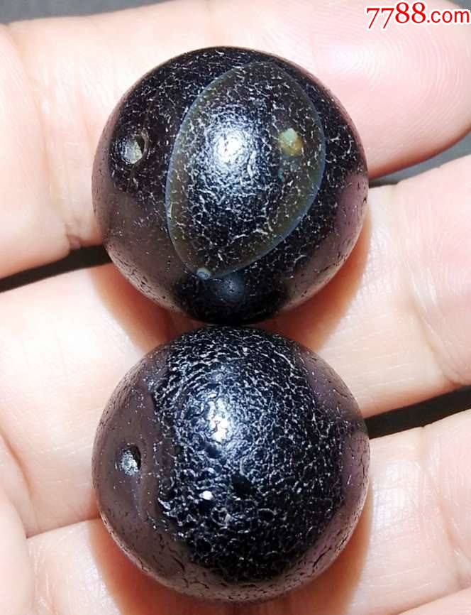 4929特大黑玛瑙老珠子2个