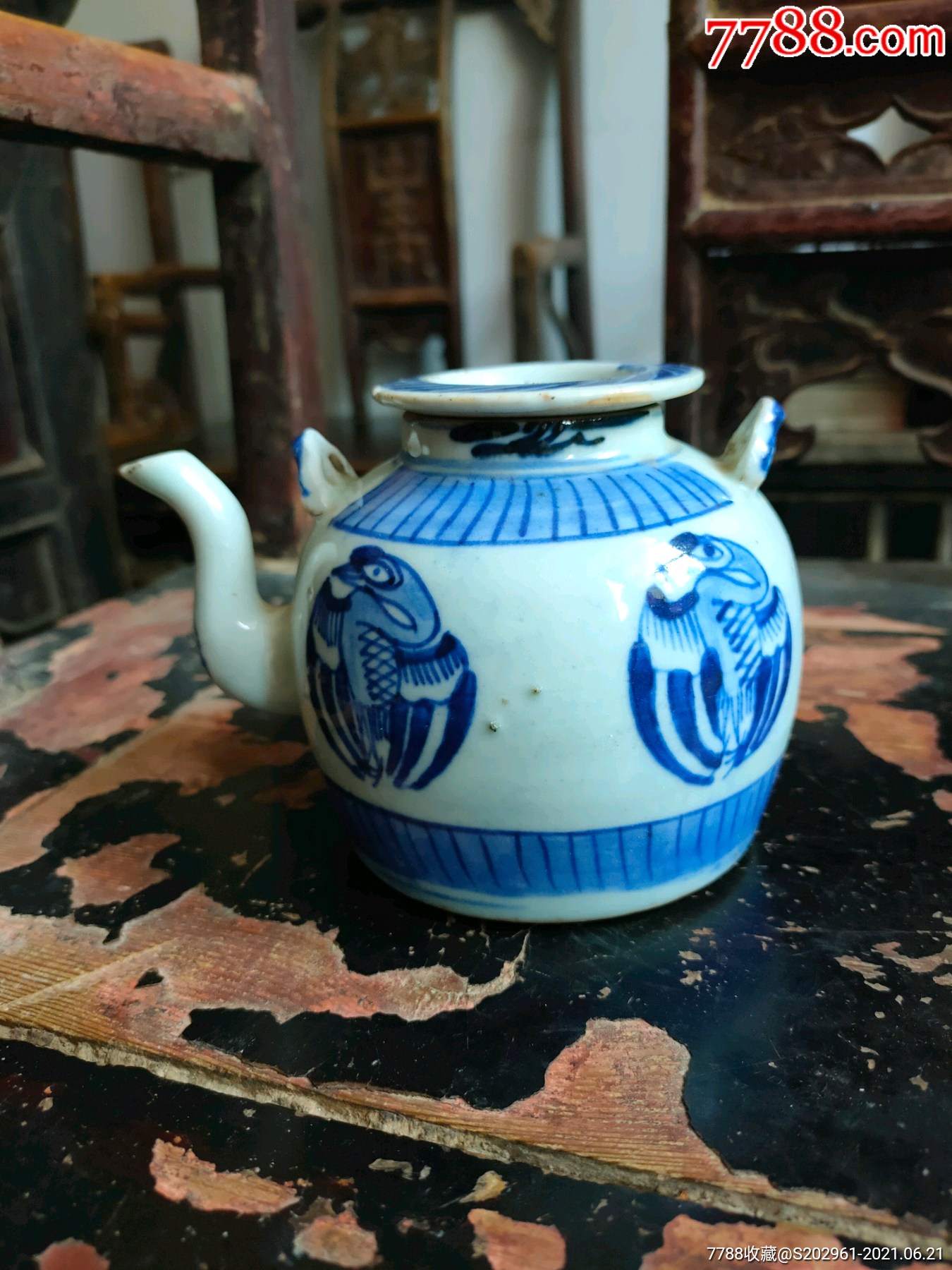 青花团鹤纹茶壶