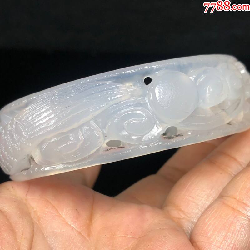 旧藏天然老料白玛瑙龙纹手镯