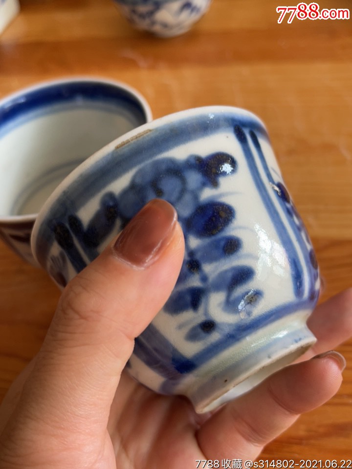 一对青花手绘老茶杯