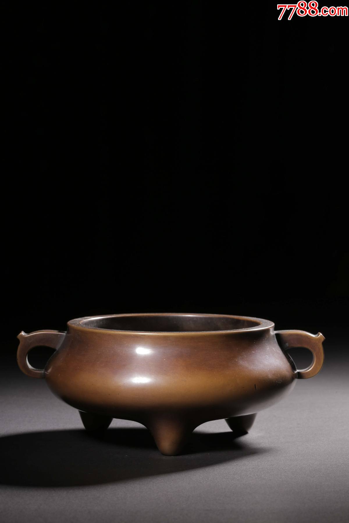 双扳耳三足香炉