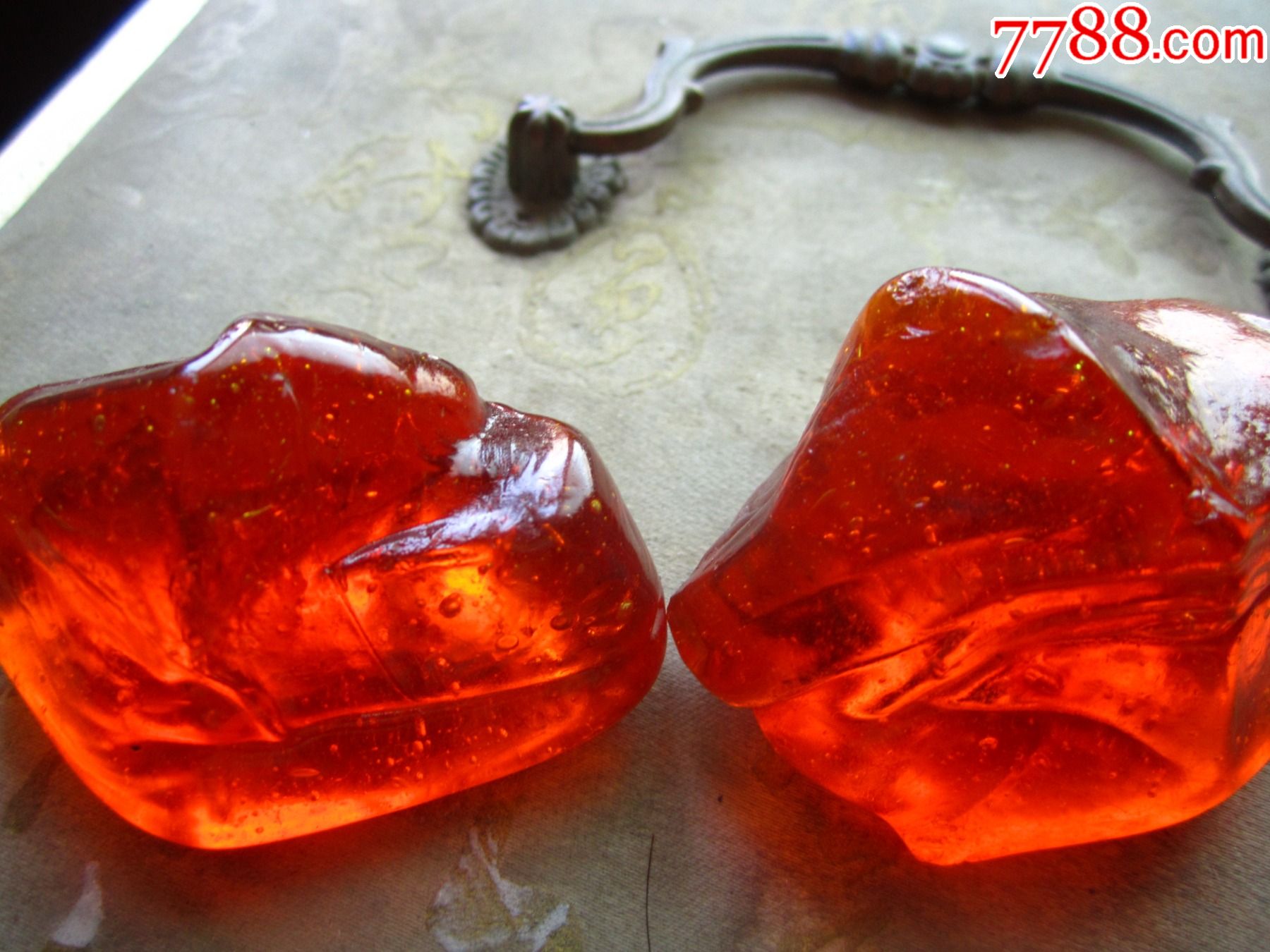 估计是清代老琉璃镇纸一对