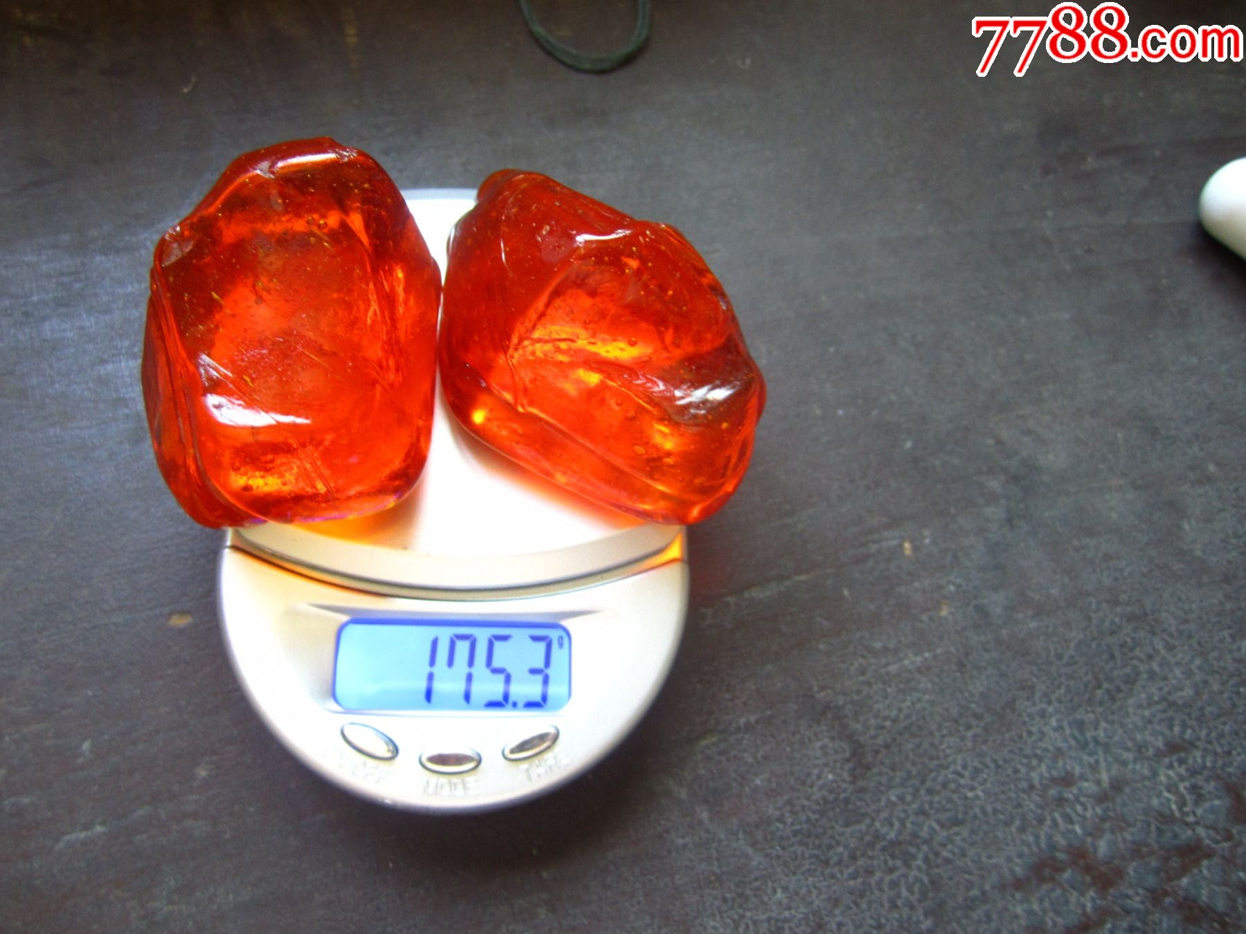 估计是清代老琉璃镇纸一对