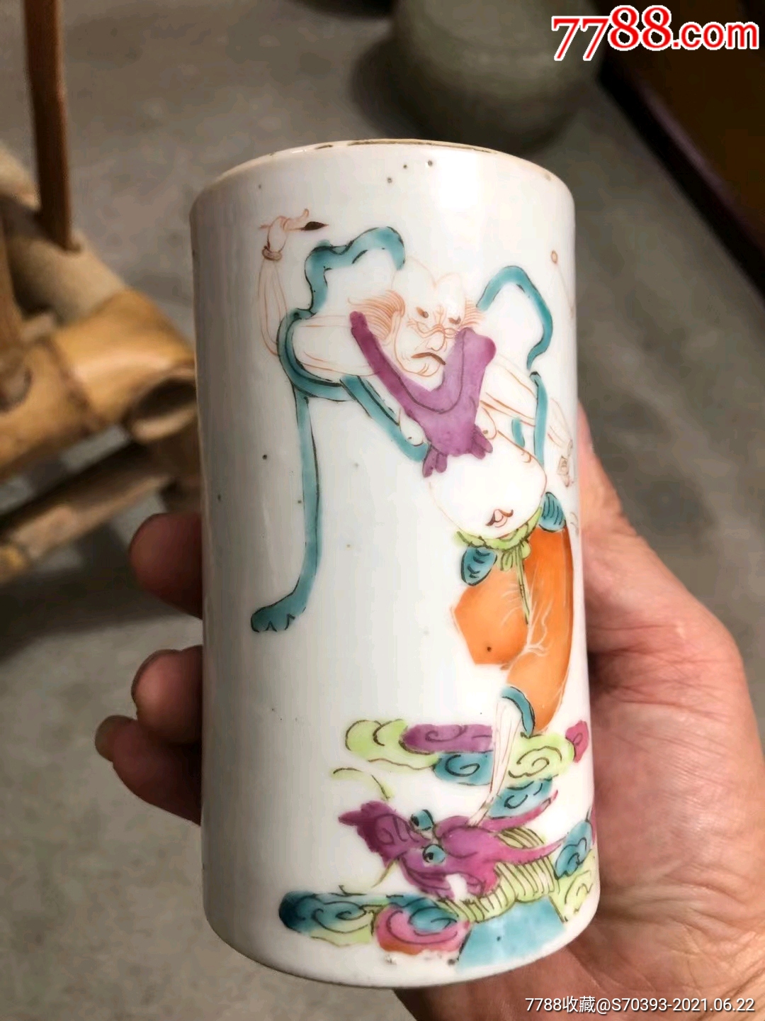 清代同治粉彩魁星点斗笔筒有一磕碰印