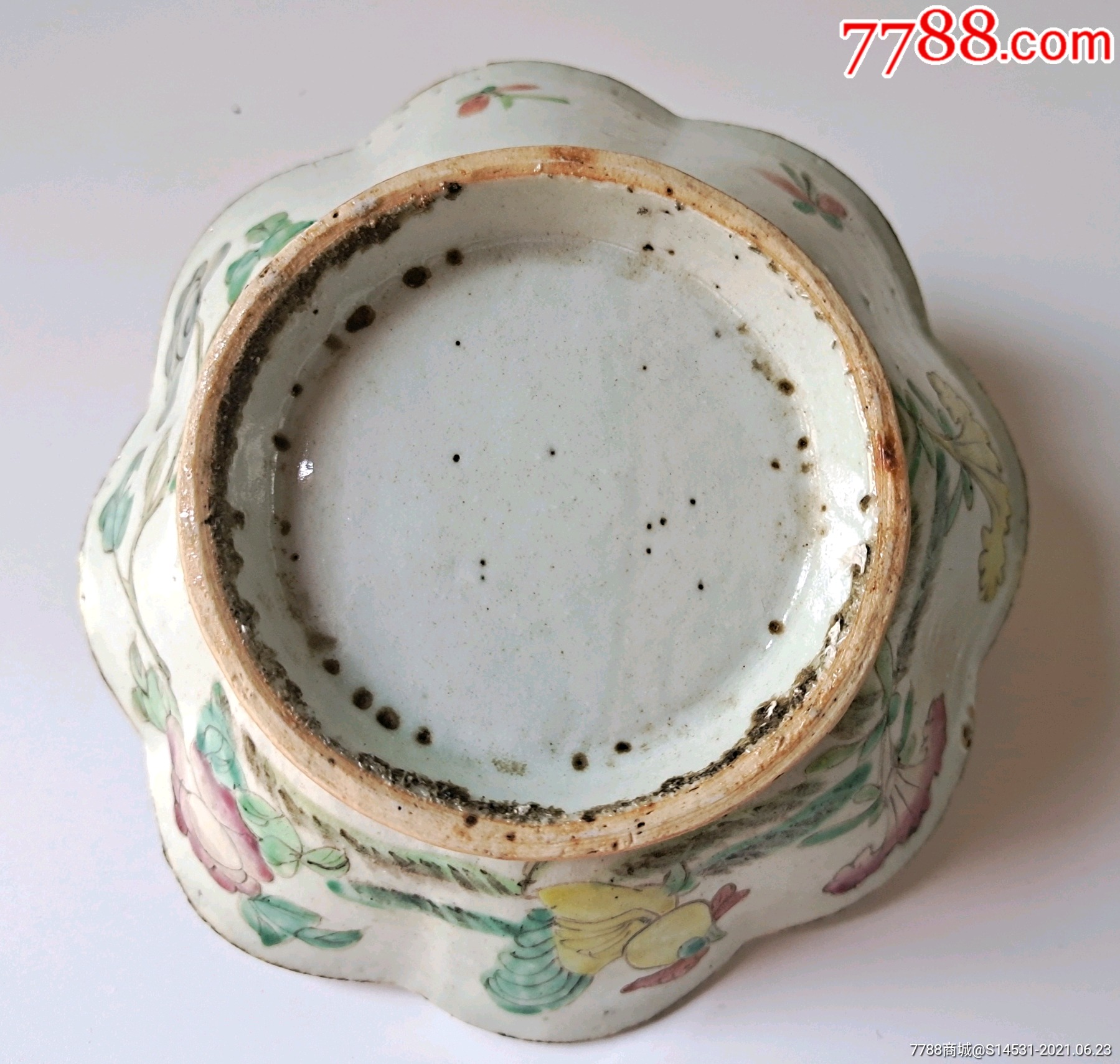 晚清粉彩葵口碗