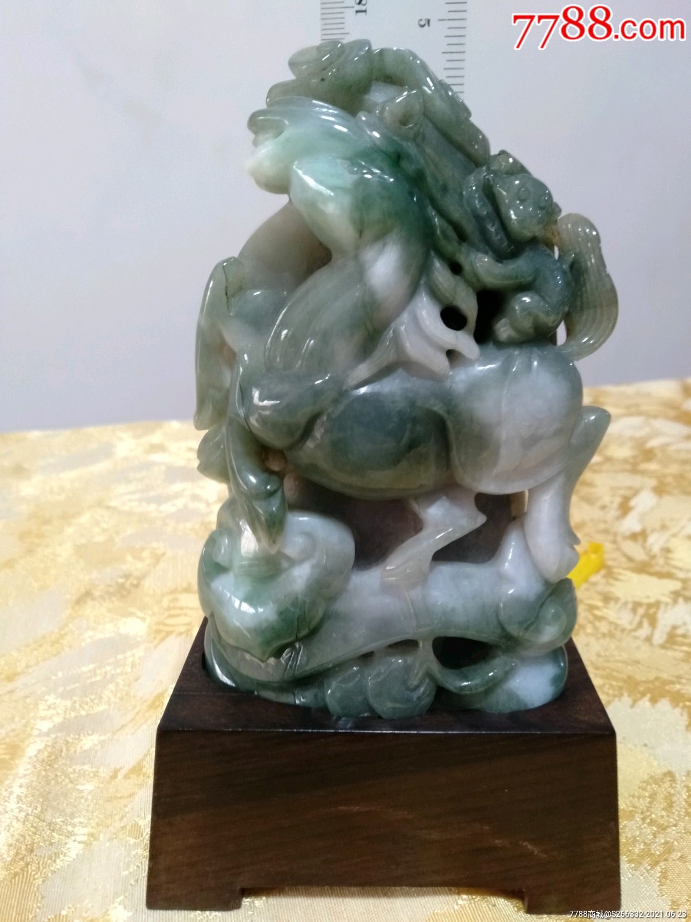 缅甸老坑翡翠油青雕摆件马上封侯