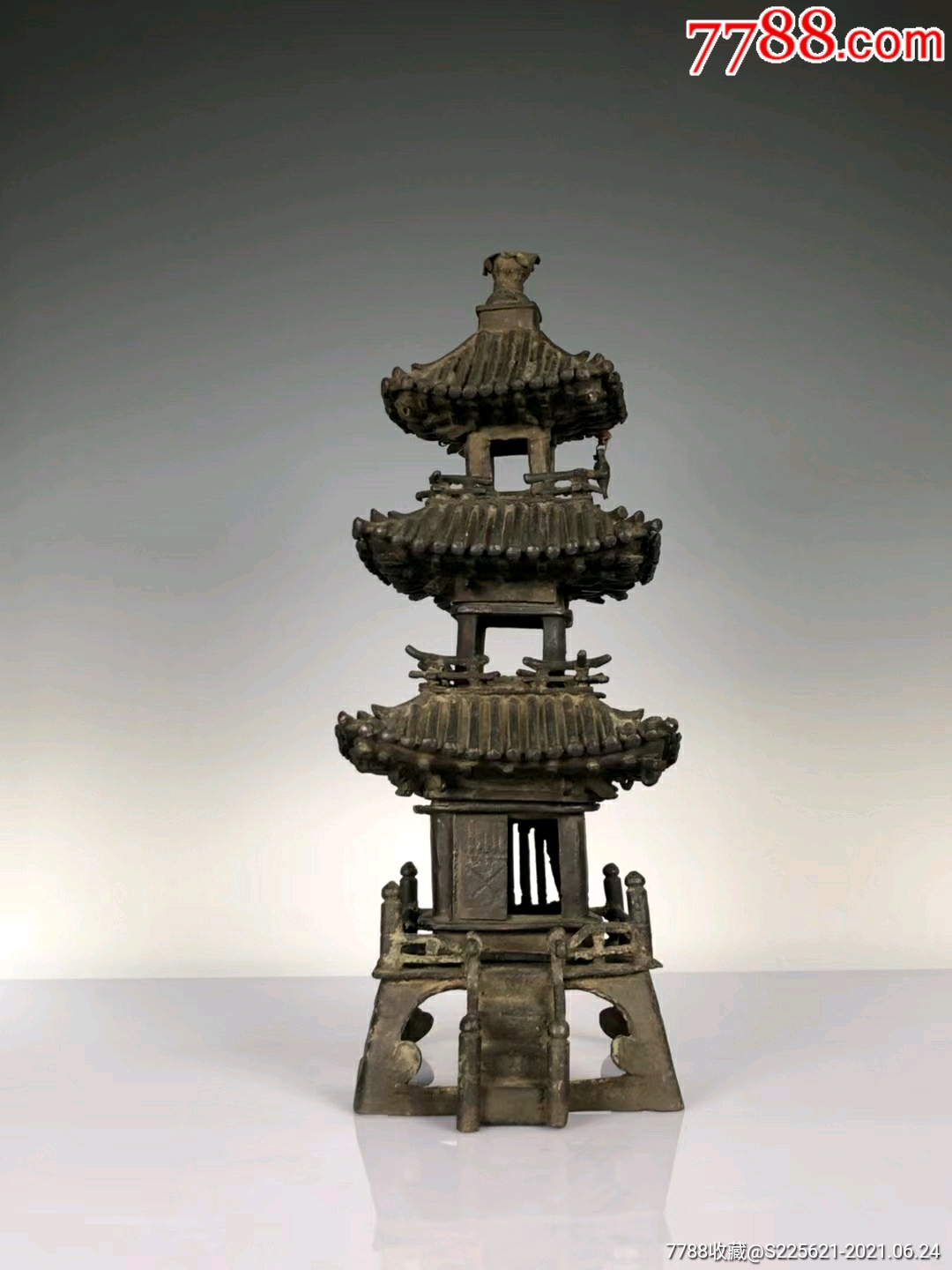 晚清铜铸四方重檐浮屠宝塔型香薰