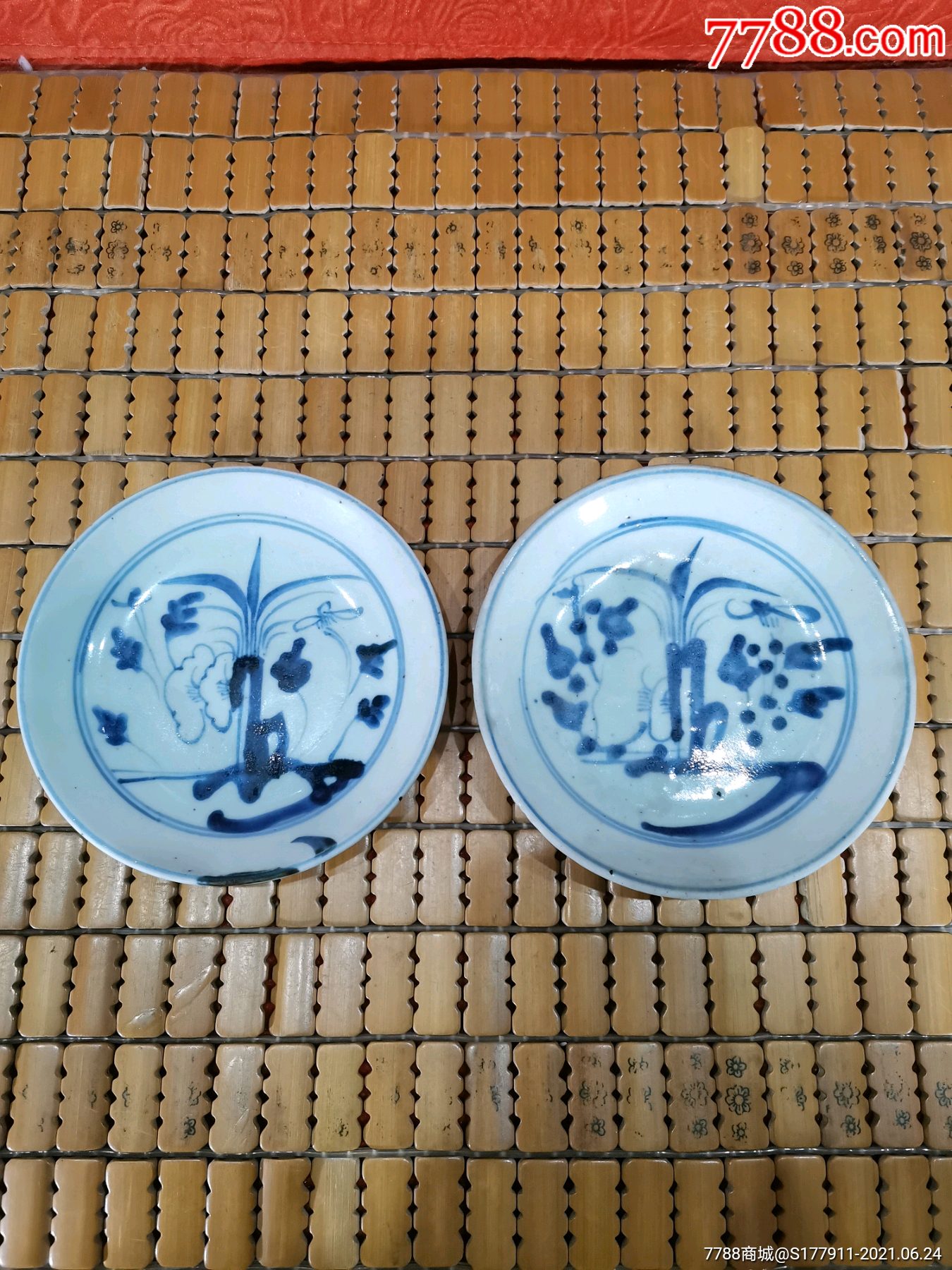 清中期青花兰花纹盘两个