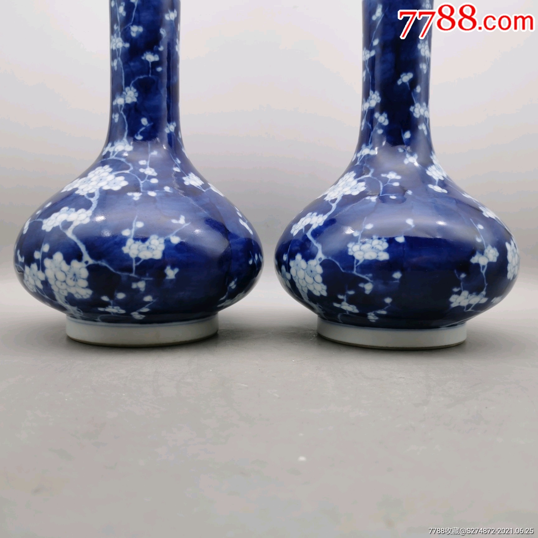 康熙年制款冰梅瓶一对