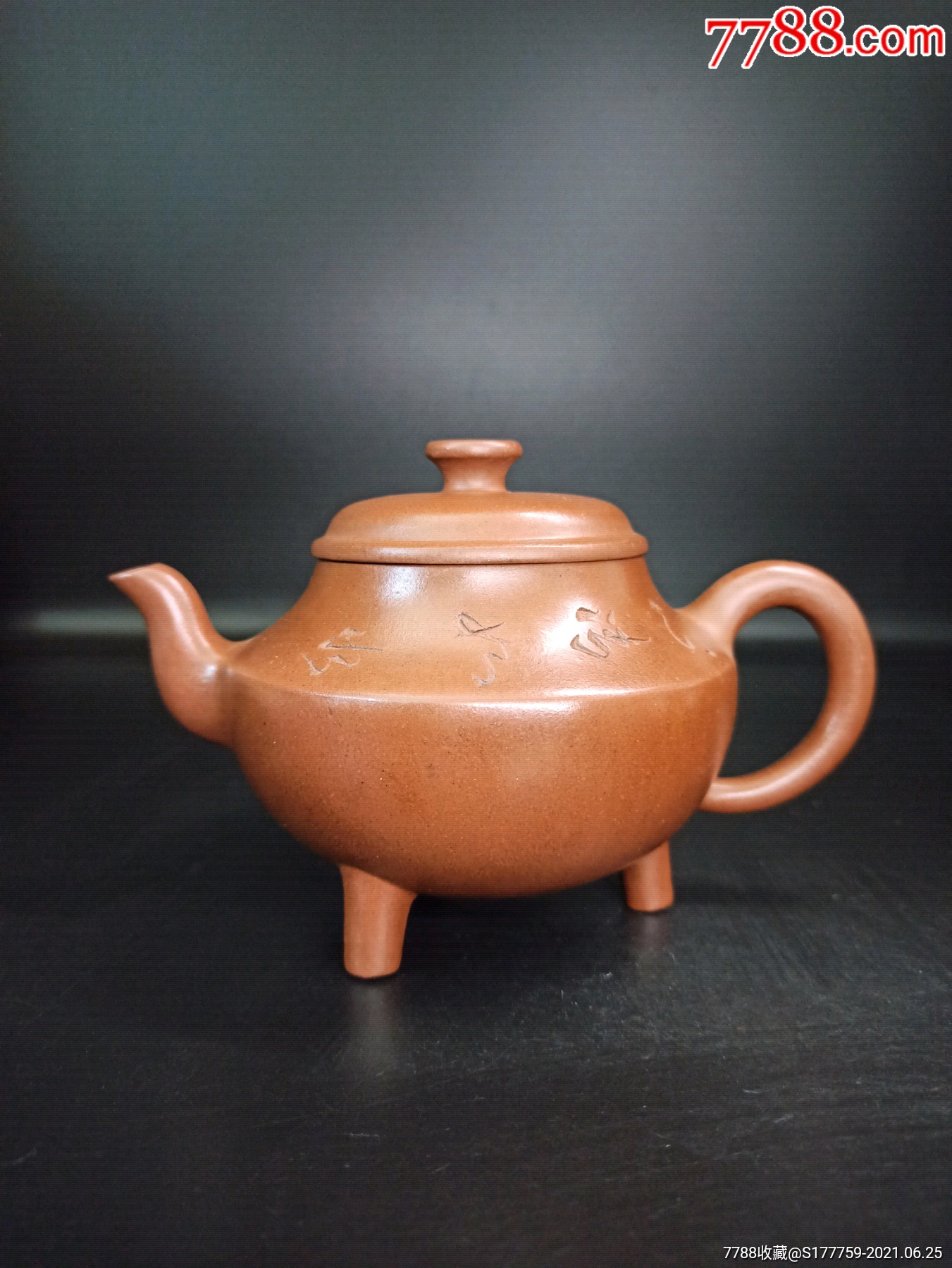 三足紫砂壶文房摆件此壶别具一格采用加底设计壶身顿时拔高显得古穆