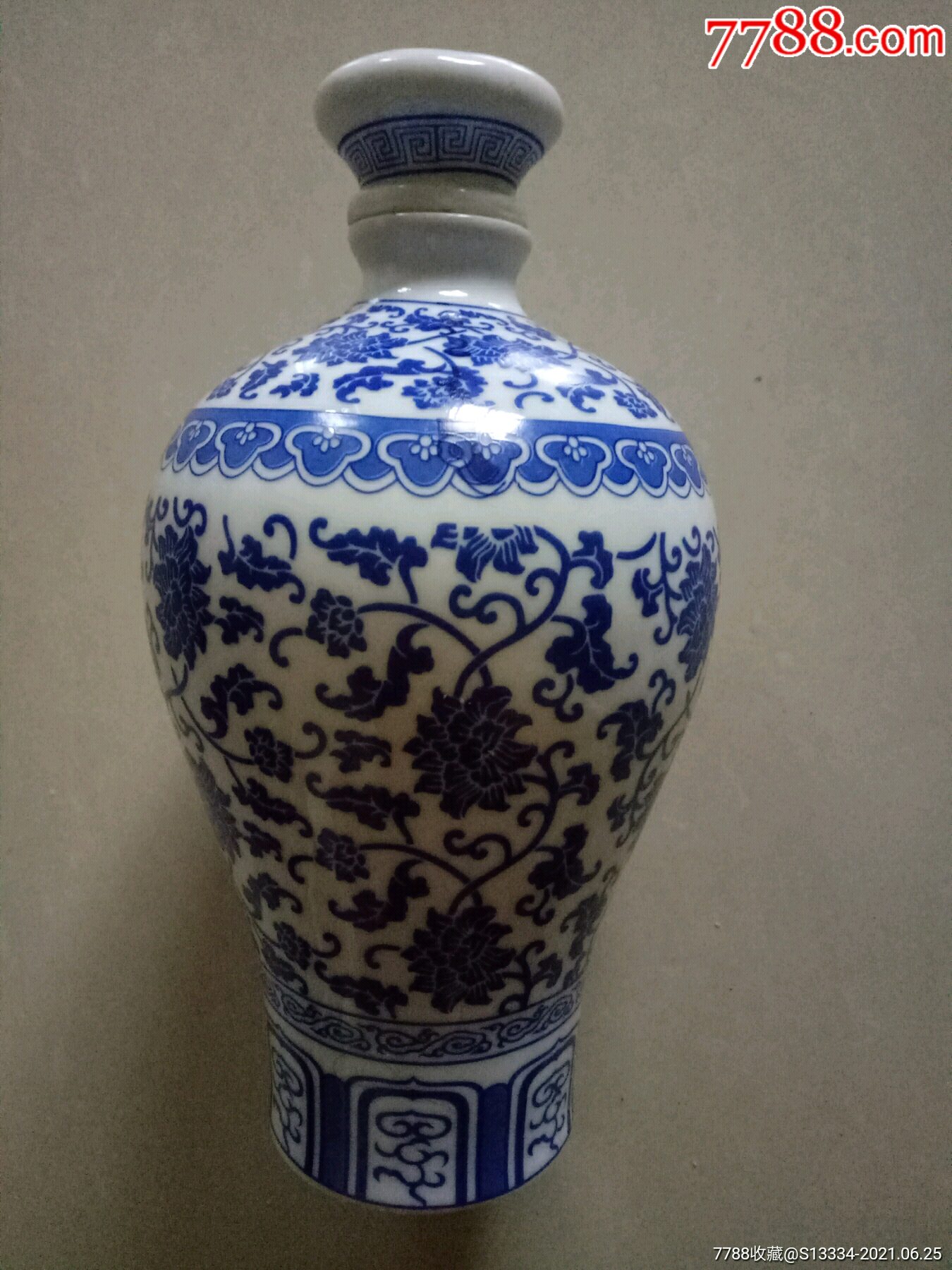 景德镇制青花瓷缠枝图,河北丰年牌玉田老酒瓶【高约20cm,重约550克】