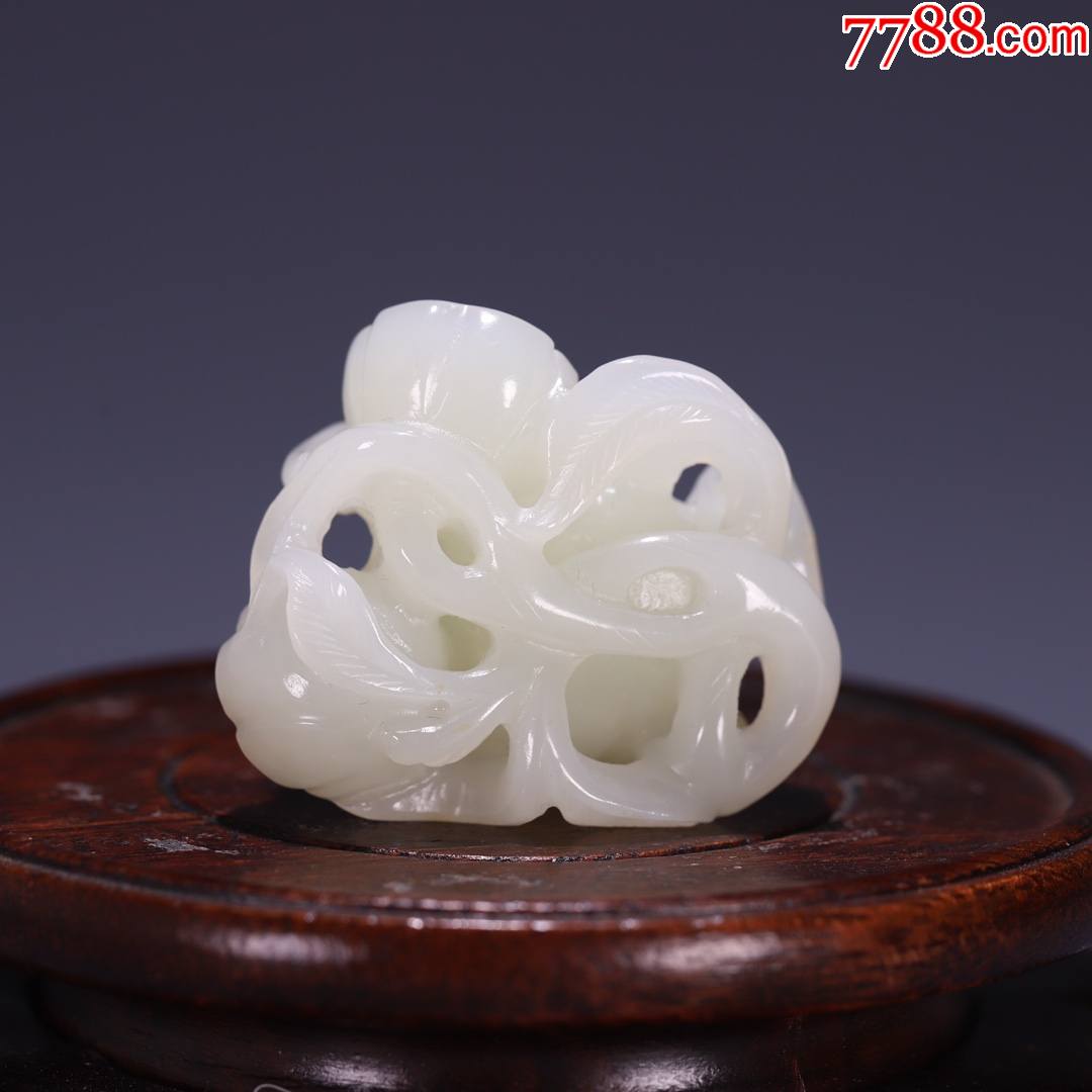 和田玉莲蓬雕件