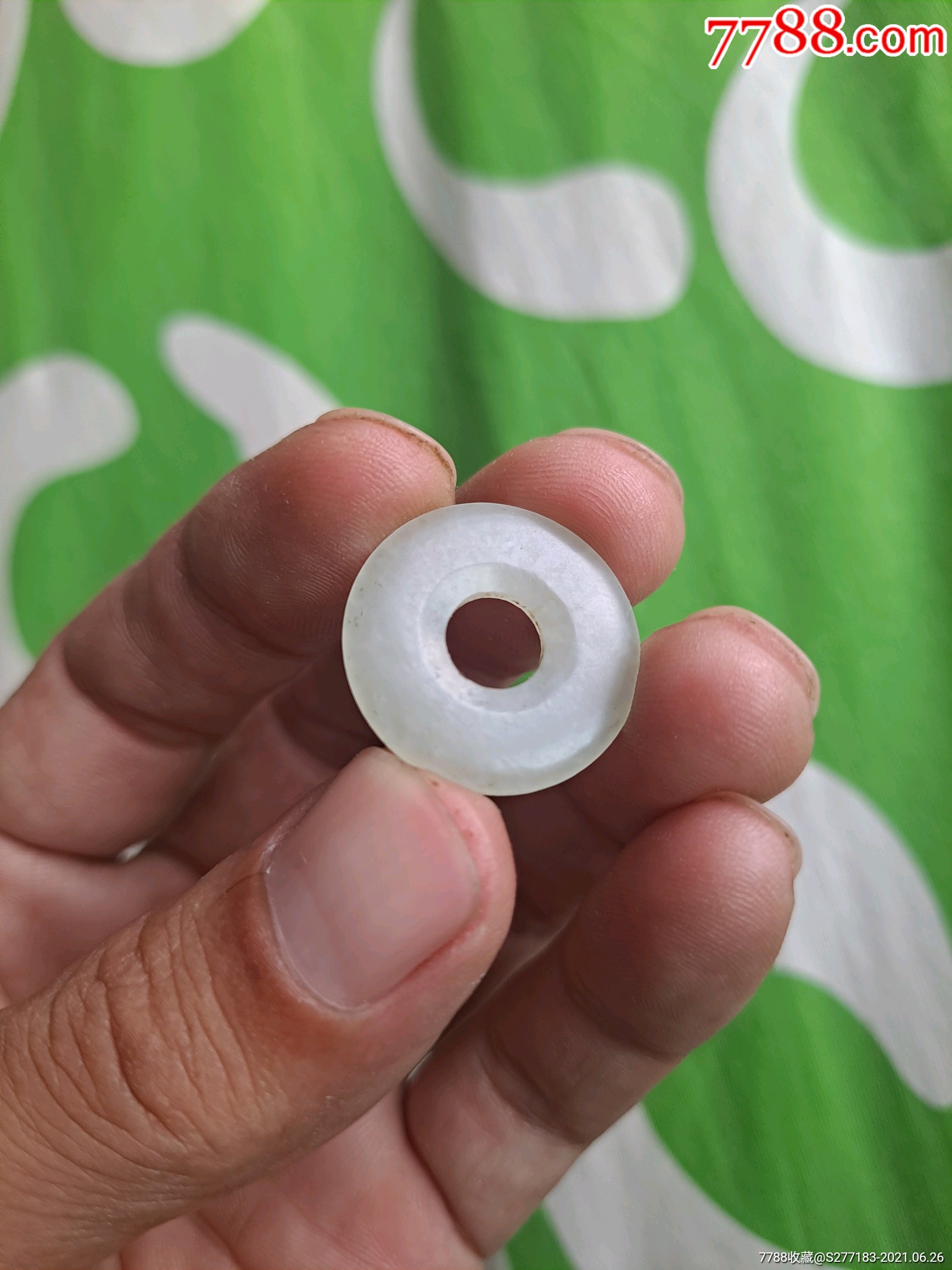 清代老和田白玉扣包老包真品相完整如图所示