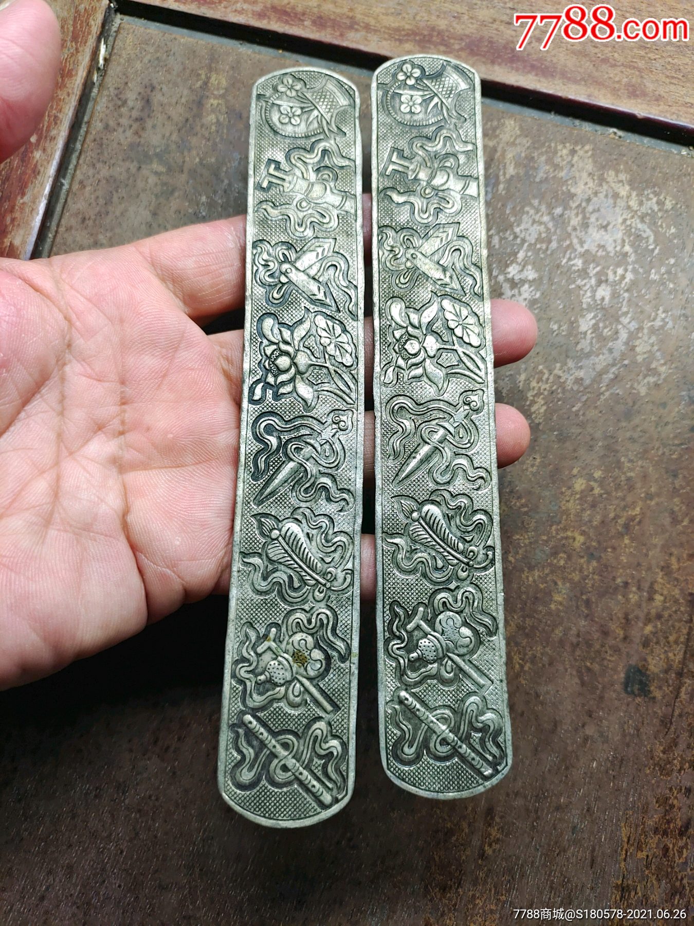 八十年代长179厘米合金或白铜镀银暗八仙图镇纸一对