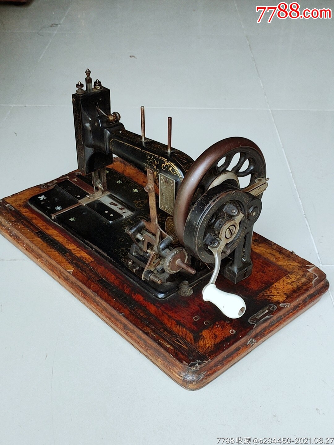 民国时期进口手提式手摇缝纫机