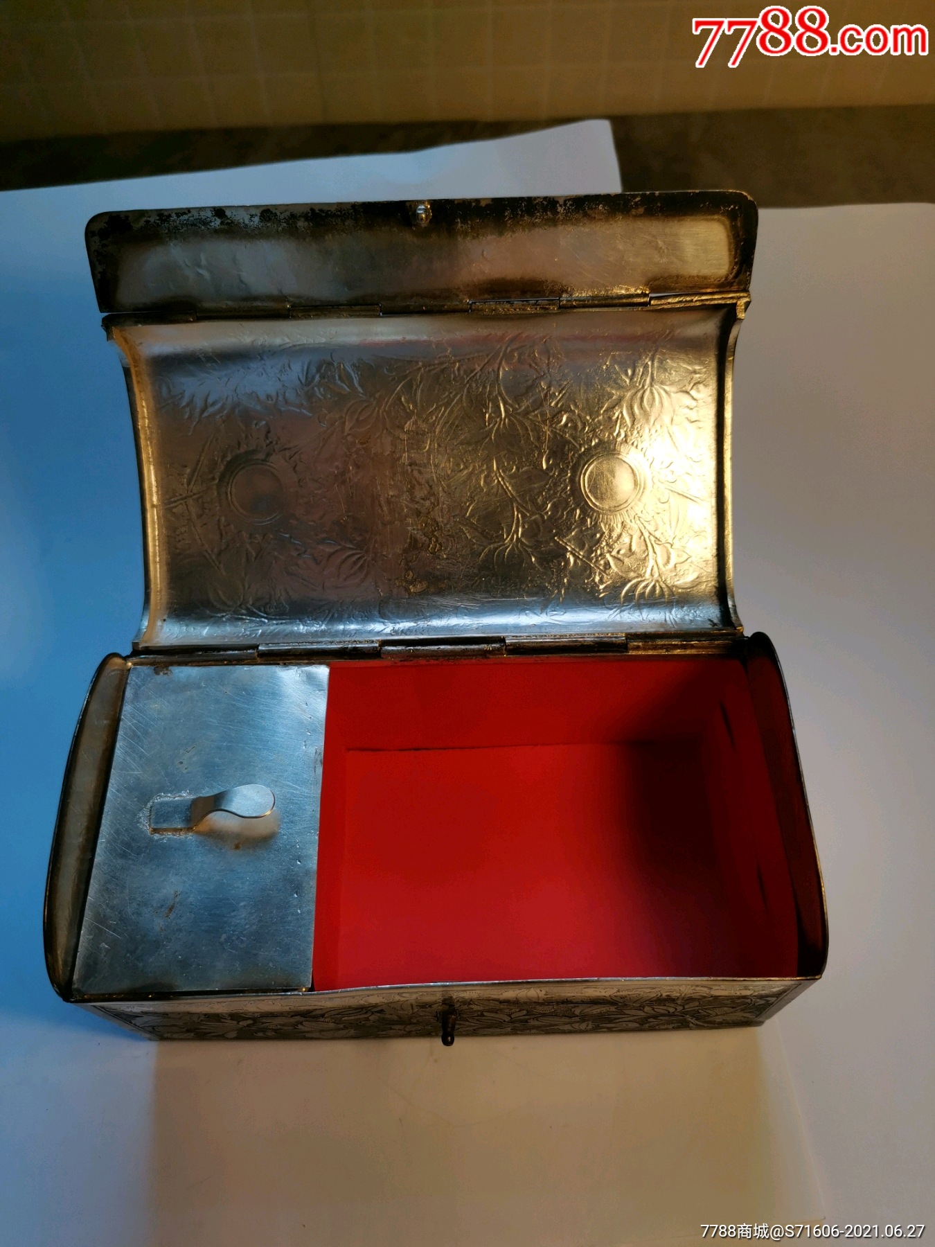 清代刻花银首饰盒