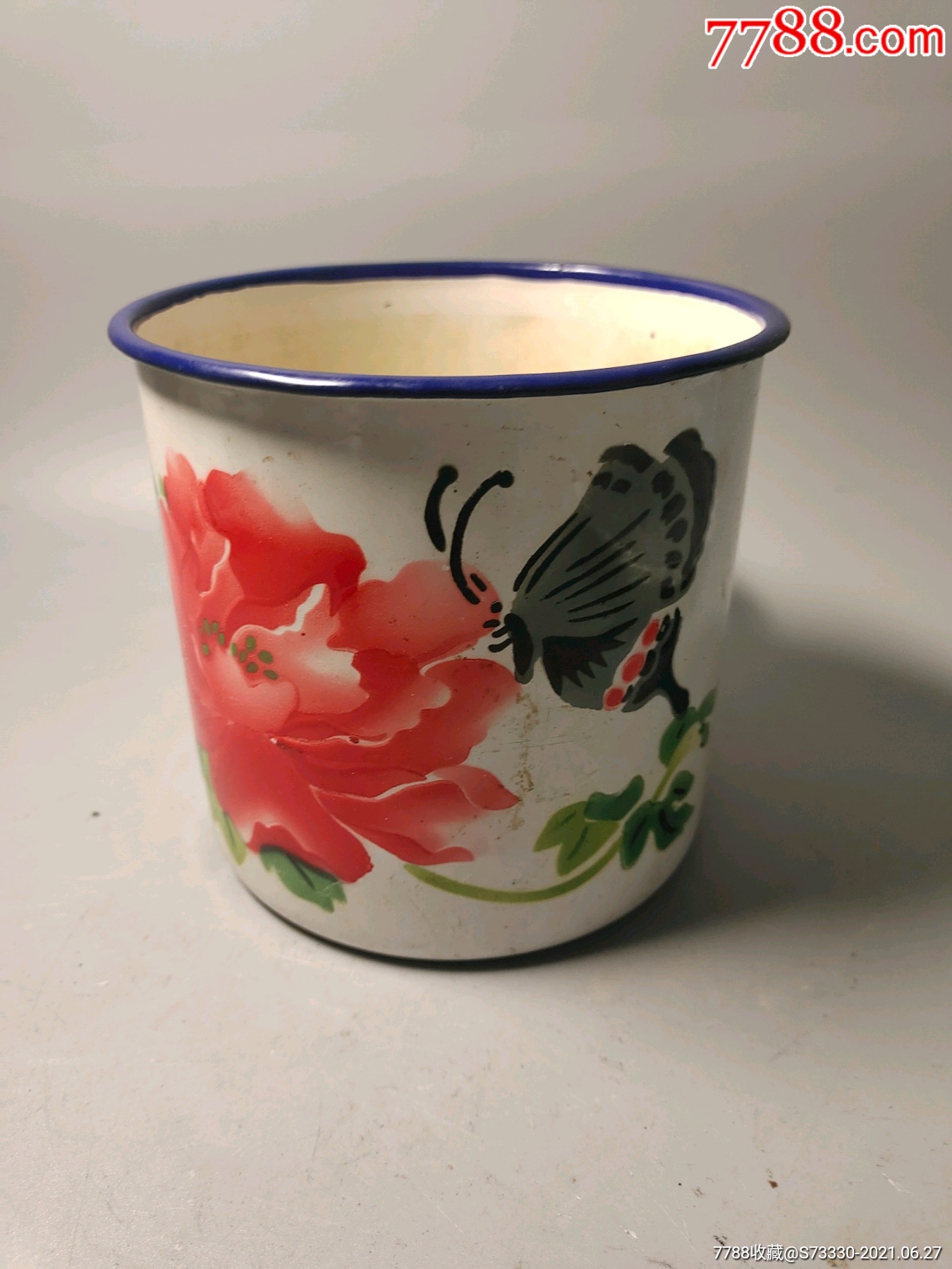 80年代左右,蝶恋花搪瓷茶缸一只,磕