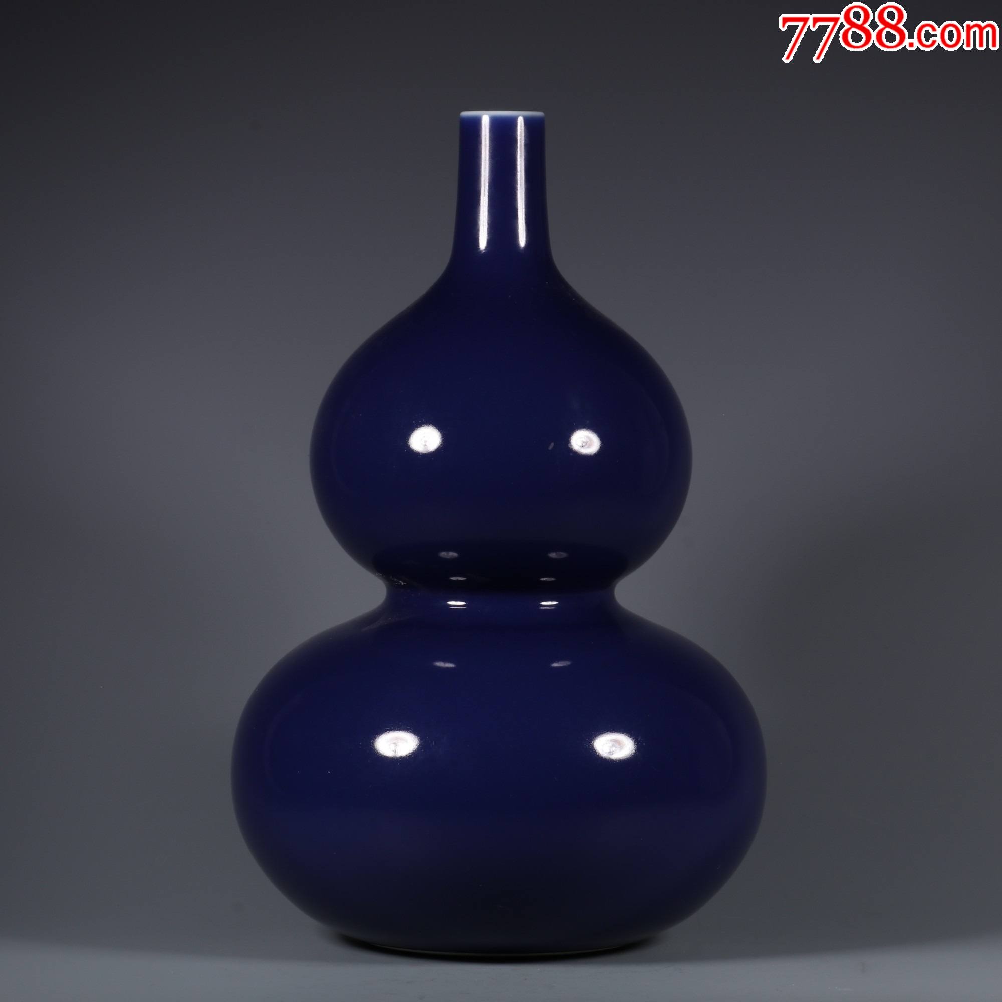 清乾隆年间霁蓝釉葫芦瓶