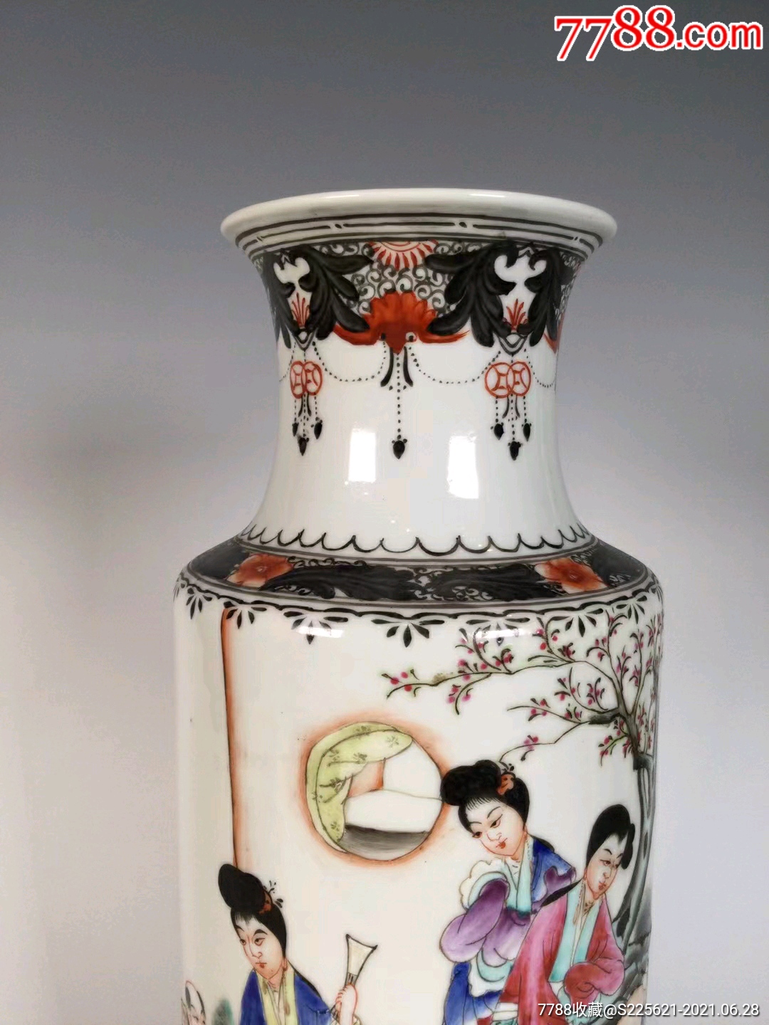 民国新粉彩婴戏图纹棒槌瓶