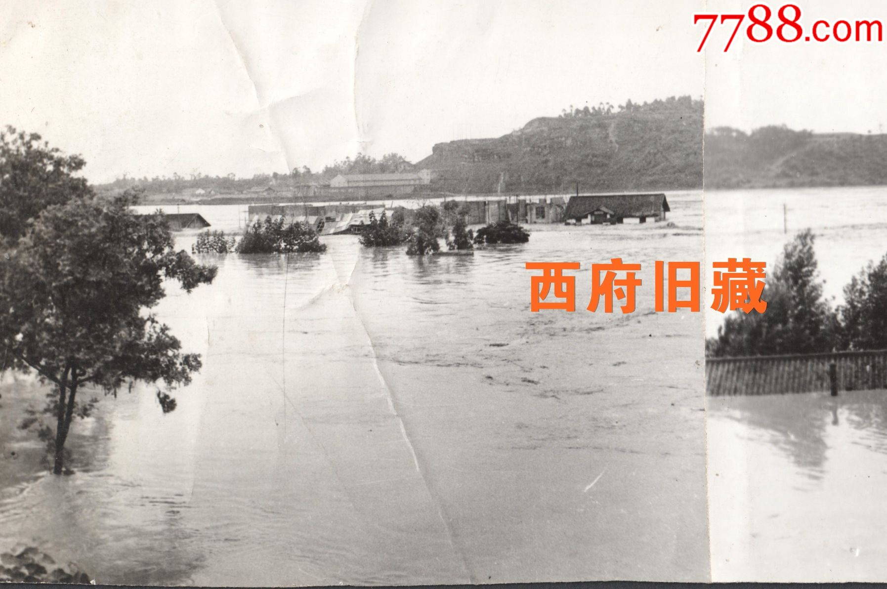 1981年,重庆潼南县遭遇百年一遇的洪水,淹没及洪水过境遗迹全景老照片