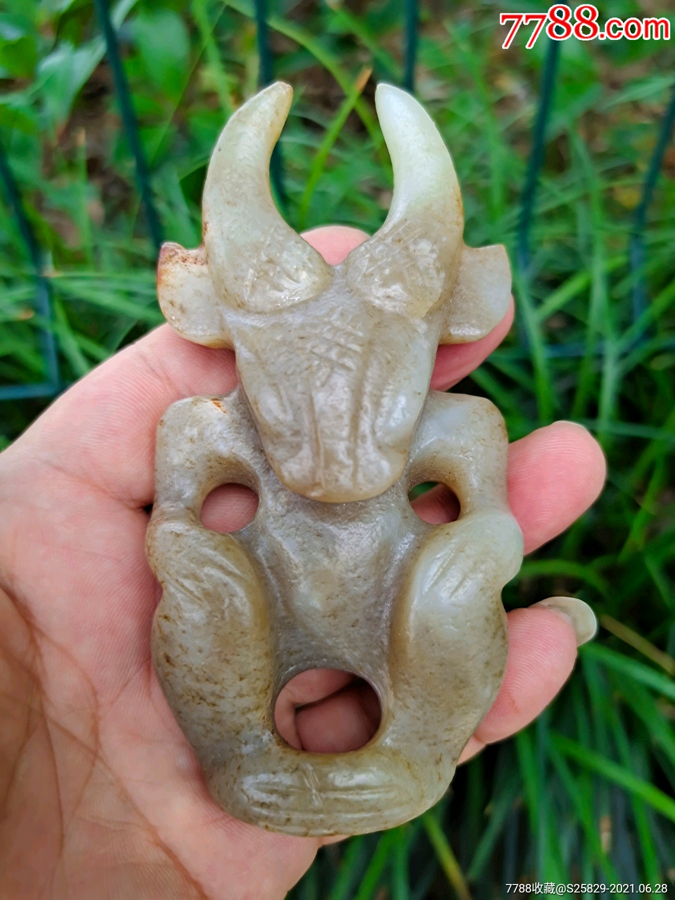 旧藏河磨玉太阳神把件