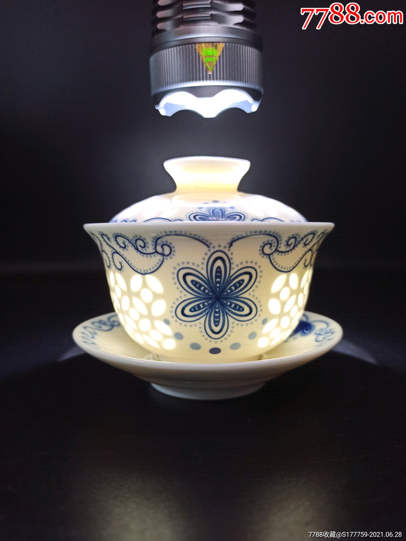 78年青花花卉玲珑透光茶杯三才盖杯盖碗主人杯胎质洁白,瓷胎细腻,釉面