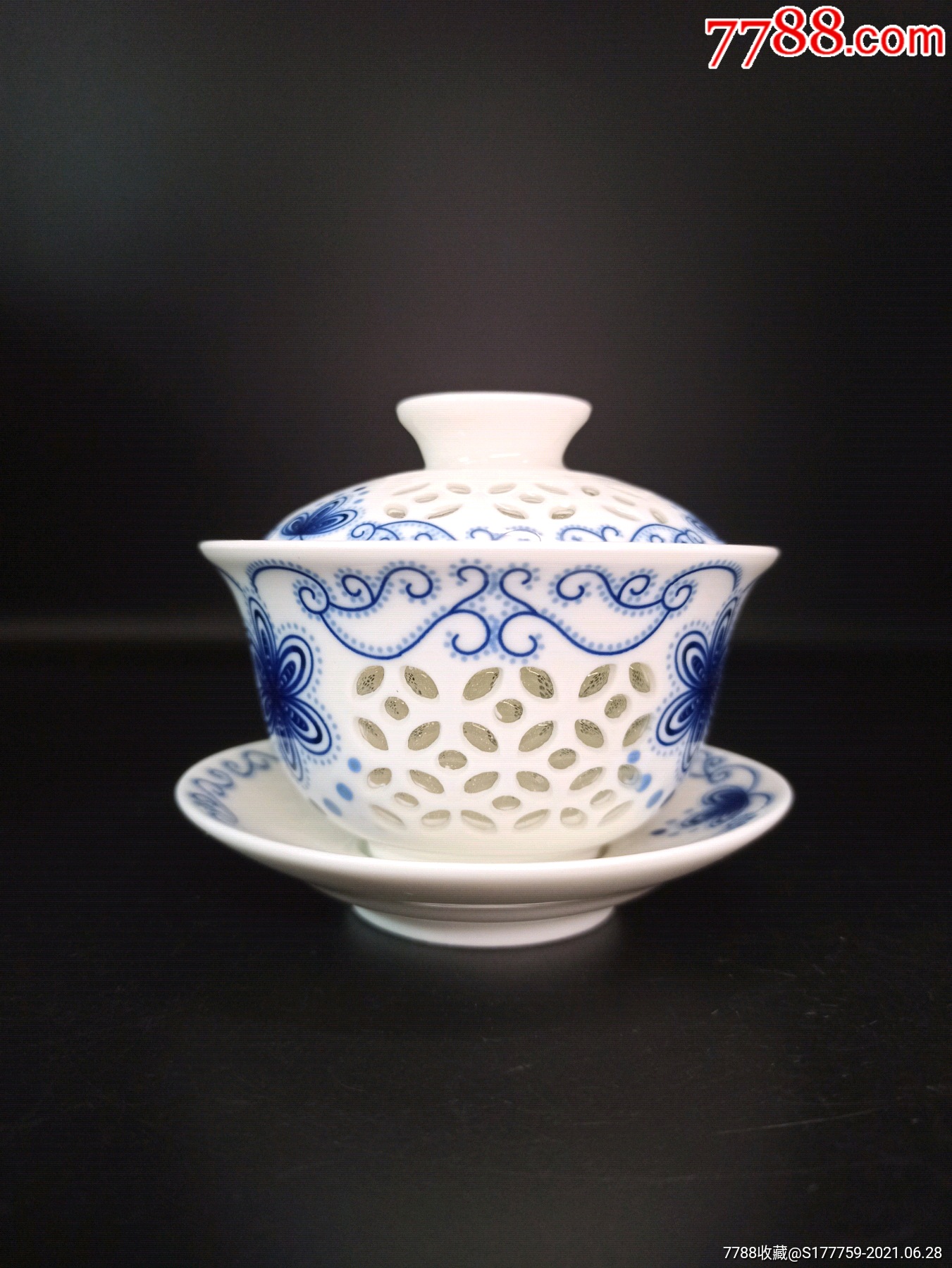 78年青花花卉玲珑透光茶杯三才盖杯盖碗主人杯胎质洁白,瓷胎细腻,釉面