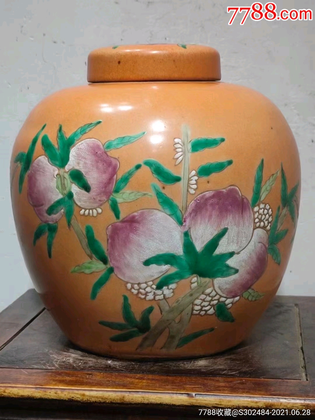 民国,珊瑚红寿桃罐.