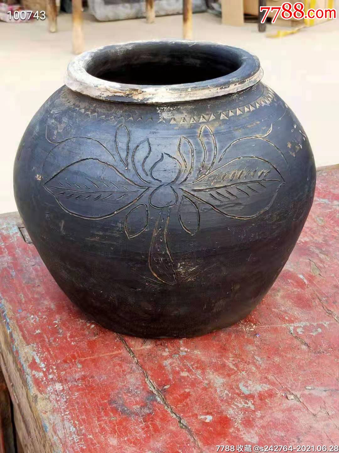 清代刻花陶罐.包浆醇厚,品相如图,包老.