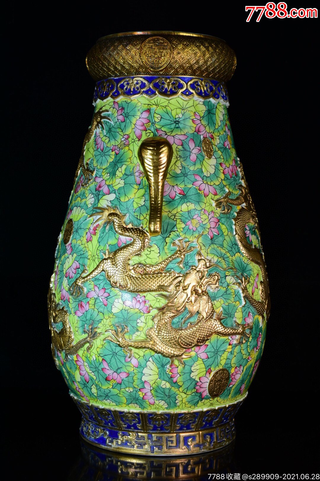 大清乾隆年制珐琅彩荷花描金龙挂耳尊