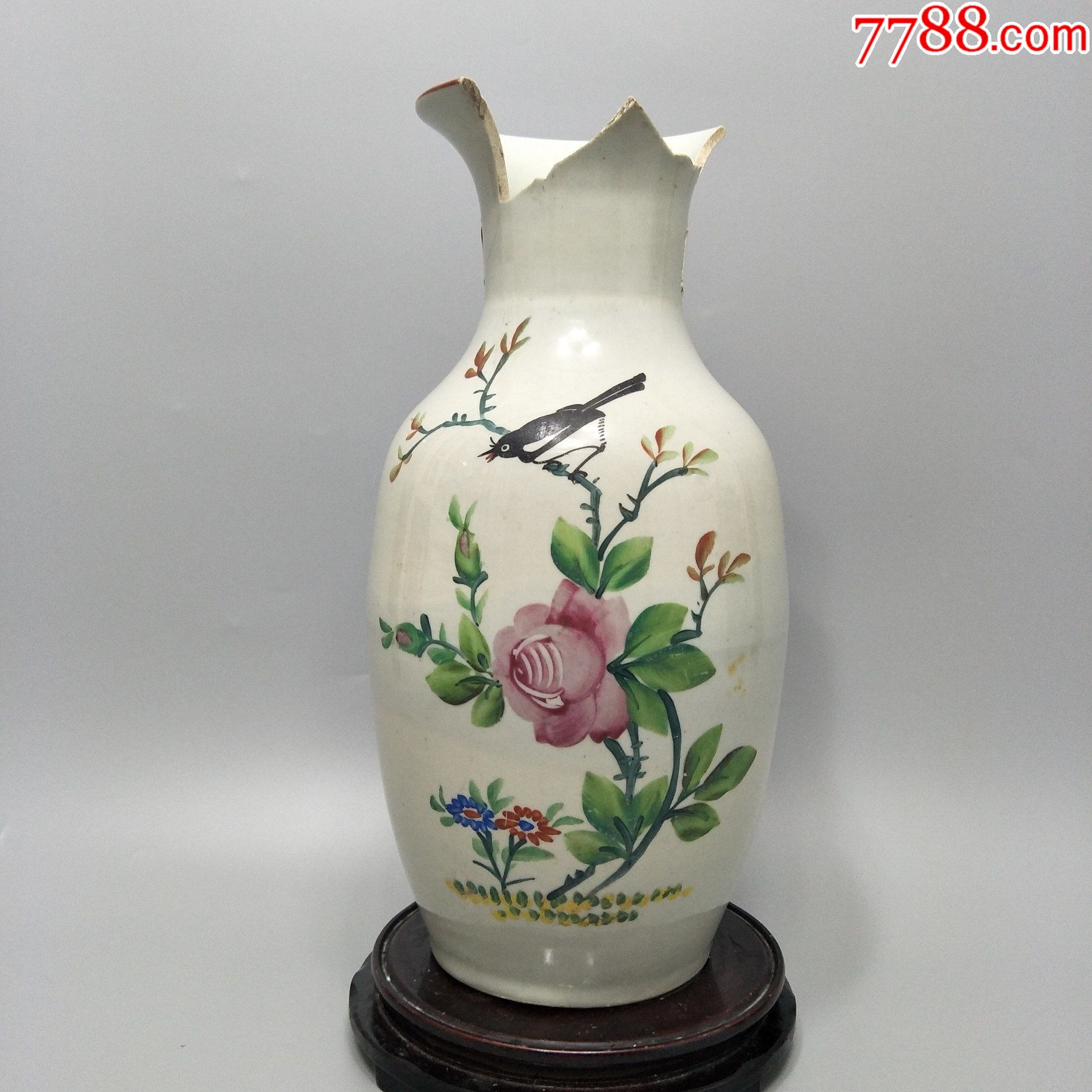 民国彩北方喜鹊登梅胆瓶一只.40厘米高.器身完整包老包快如图.不议价